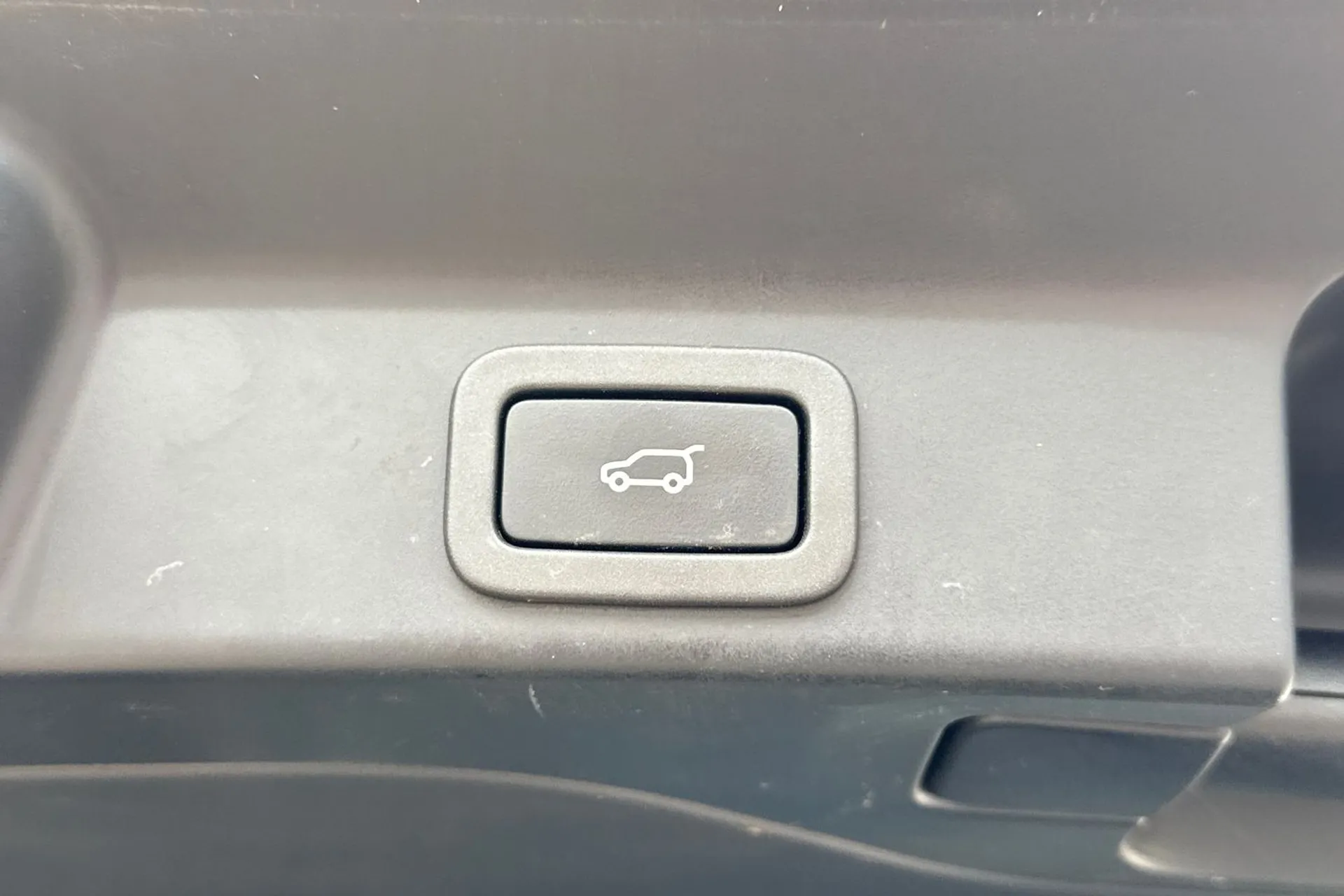 Jaguar F-PACE thumbnail image number 46