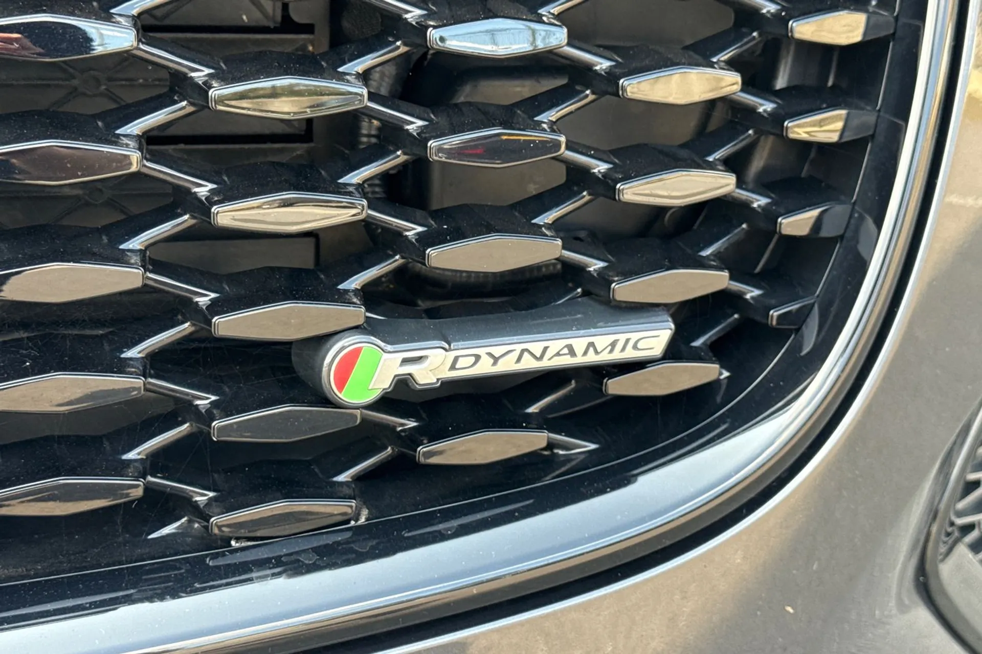 Jaguar F-PACE thumbnail image number 23