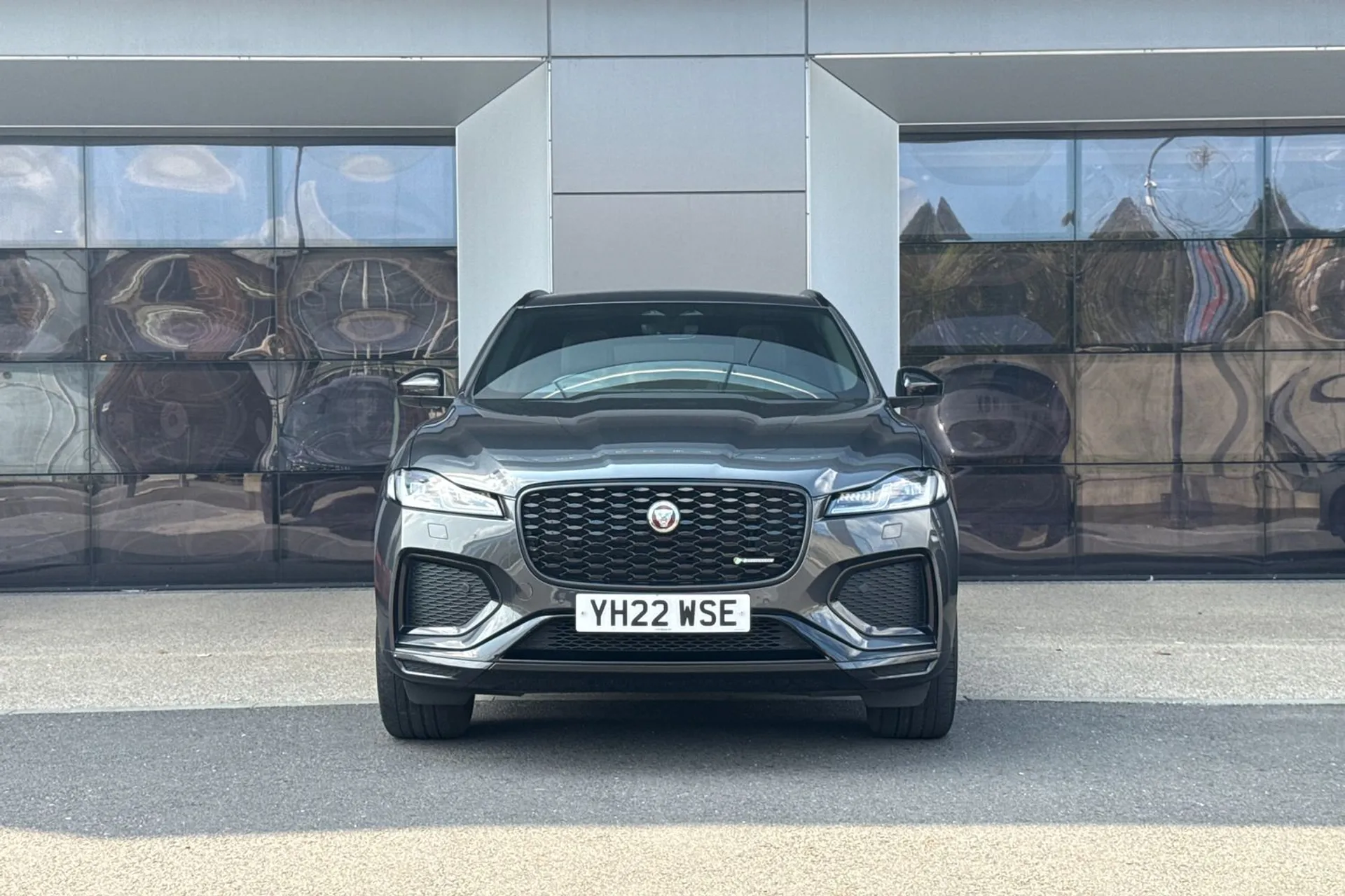 Jaguar F-PACE thumbnail image number 14