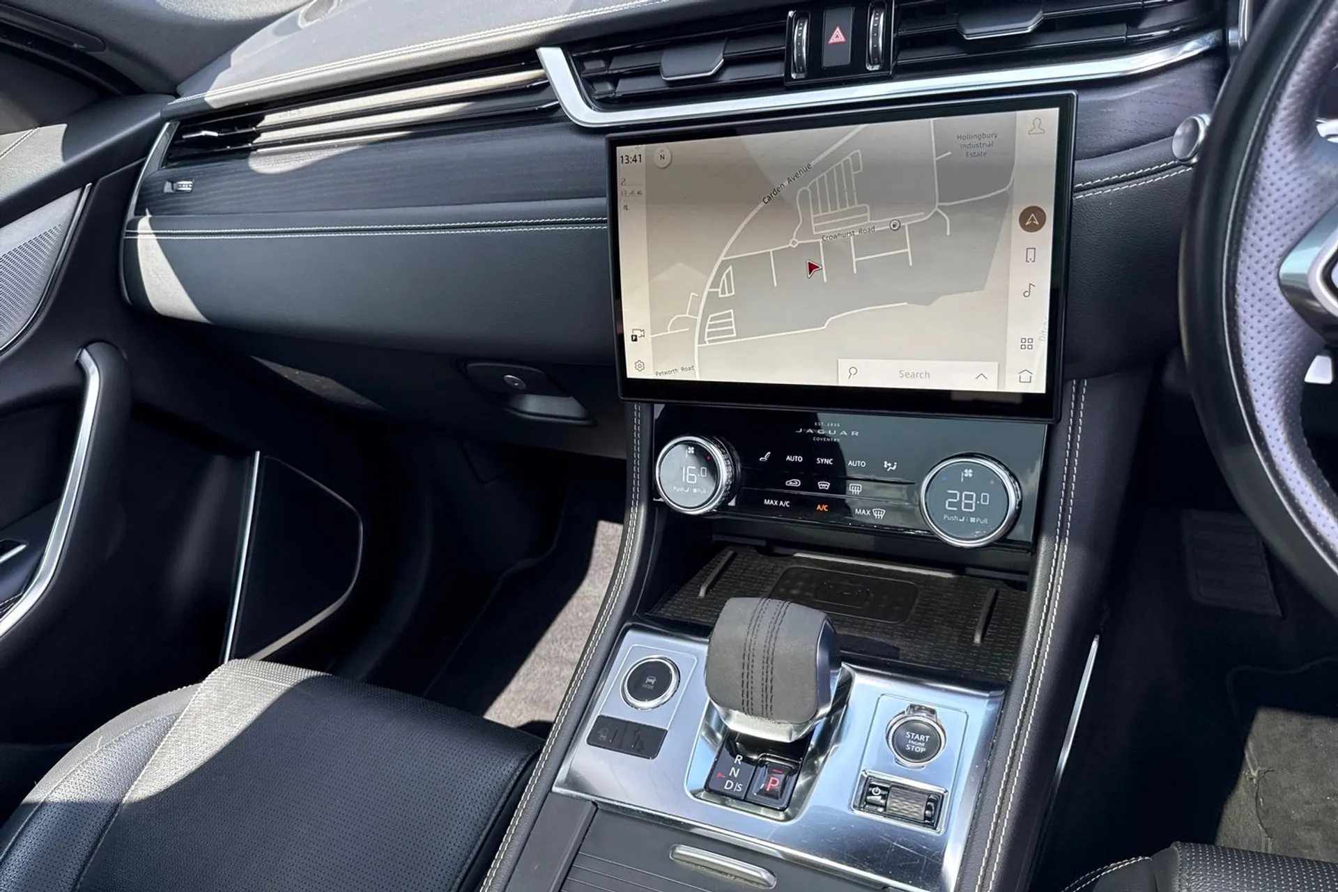 Jaguar F-PACE thumbnail image number 58