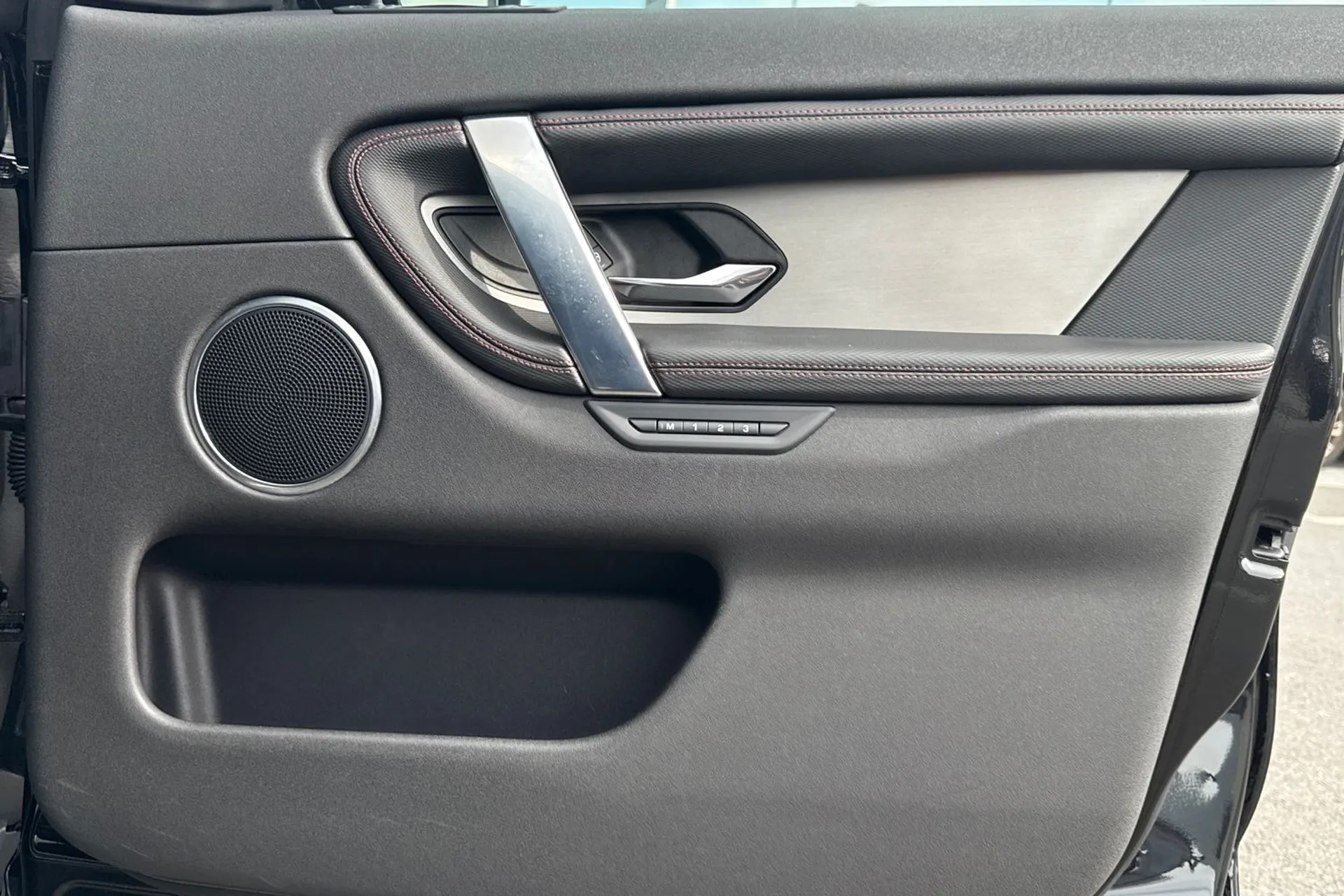 LAND ROVER DISCOVERY SPORT thumbnail image number 19