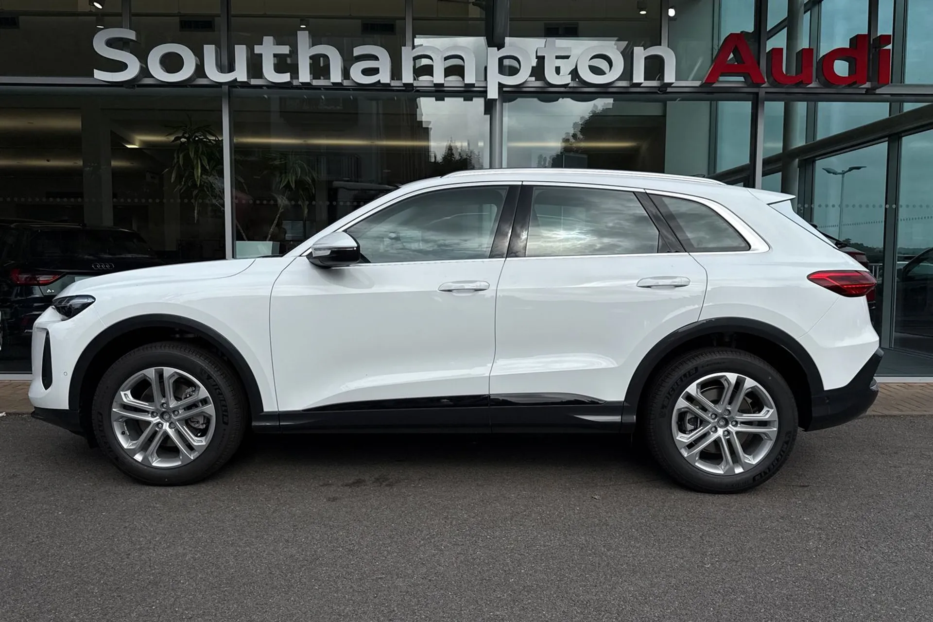 Audi Q5 thumbnail image number 9