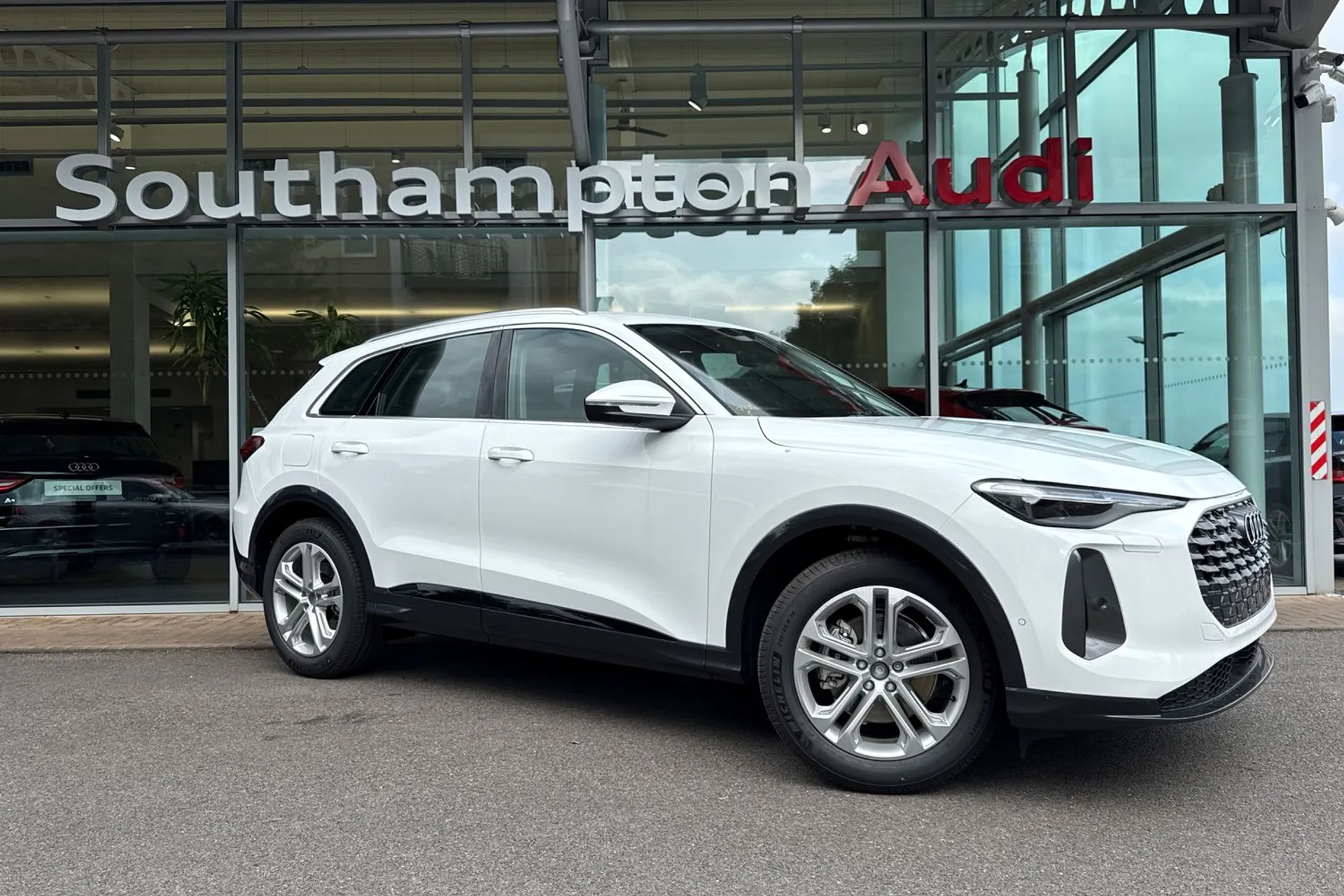 Audi Q5 focused image