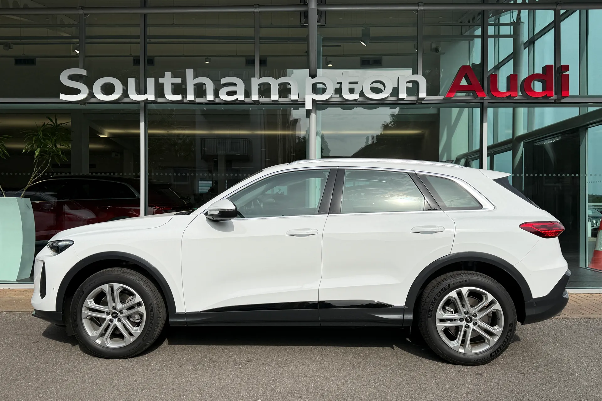 Audi Q5 thumbnail image number 37