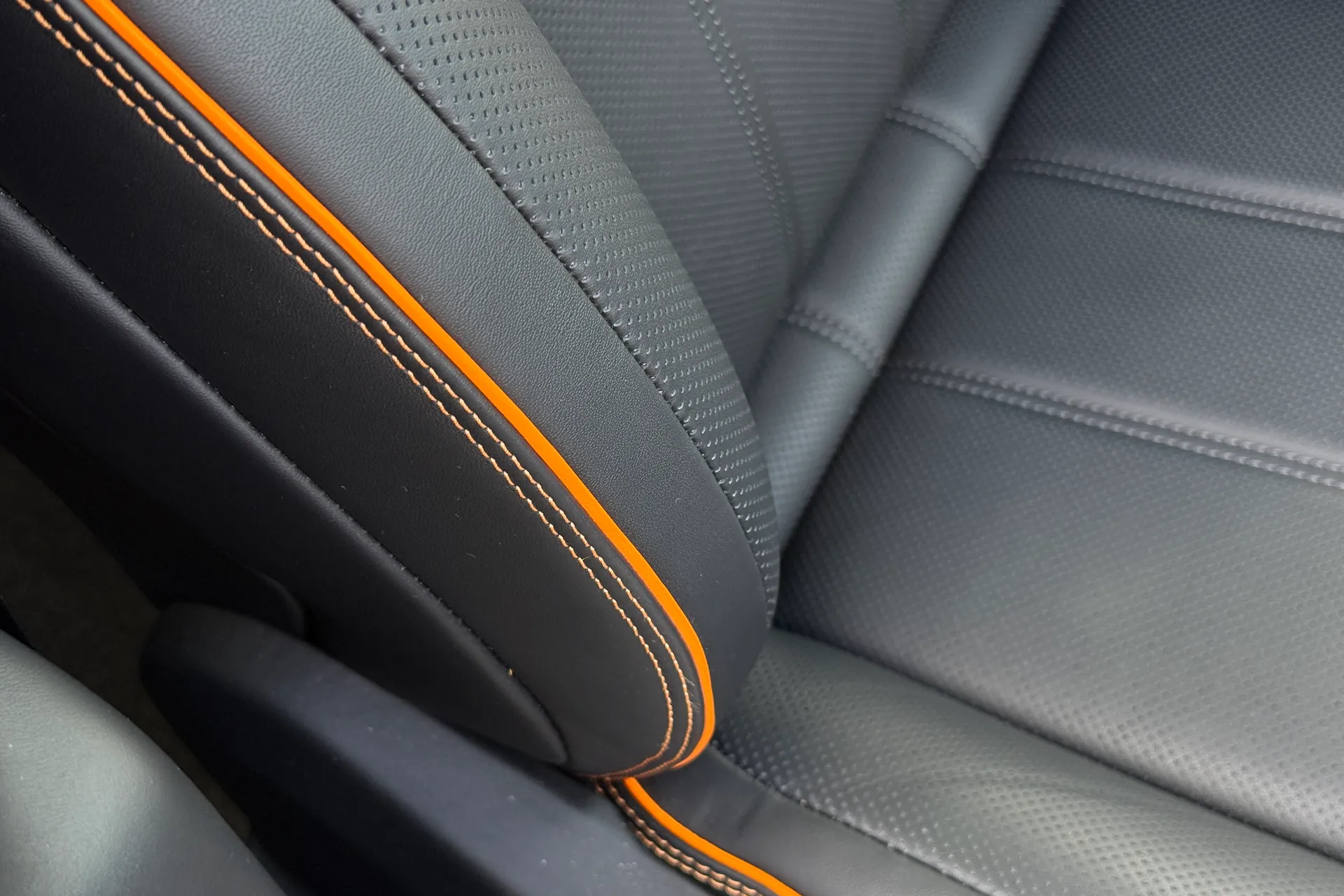 Bentley BENTAYGA thumbnail image number 35