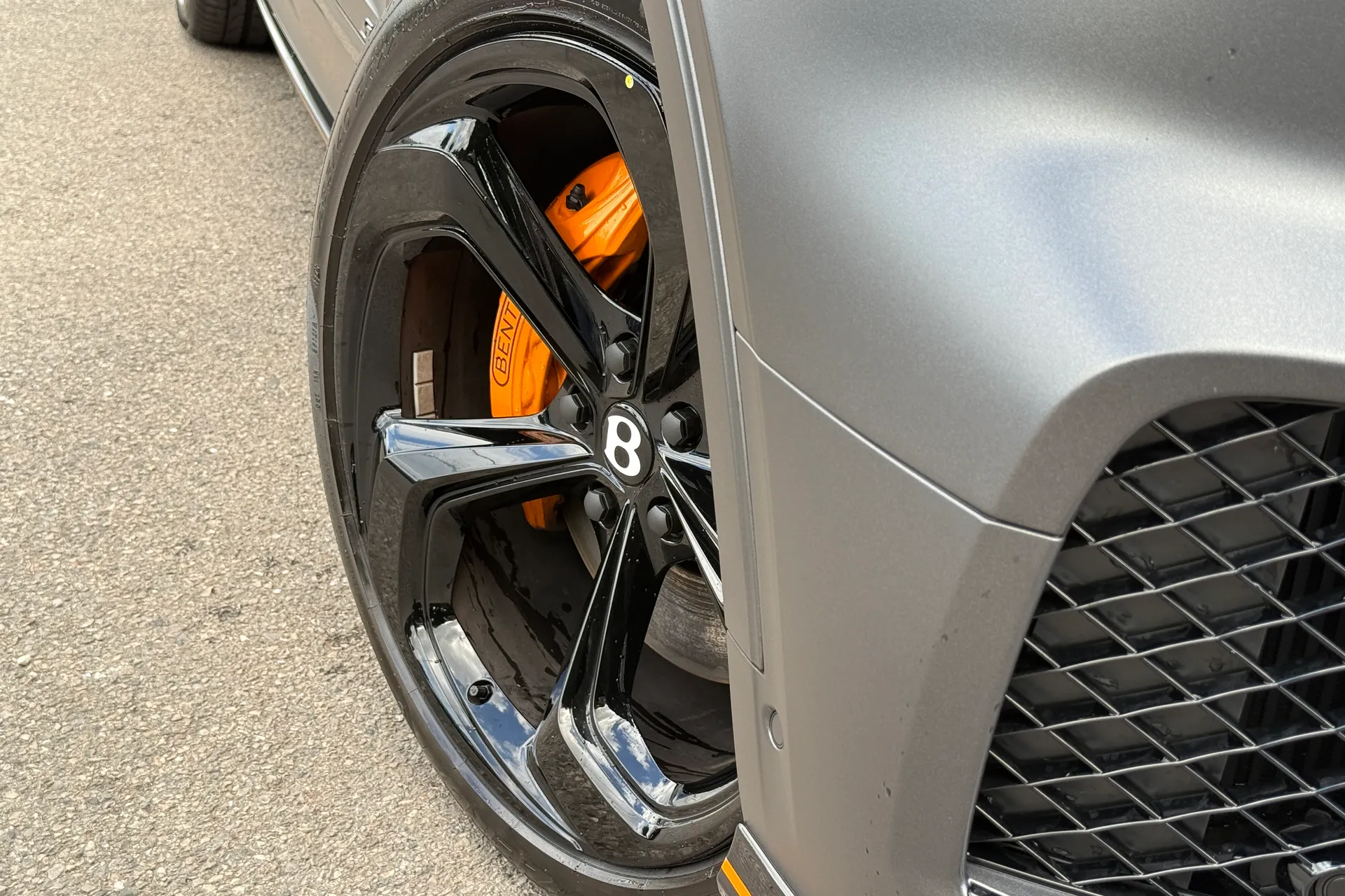 Bentley BENTAYGA thumbnail image number 10