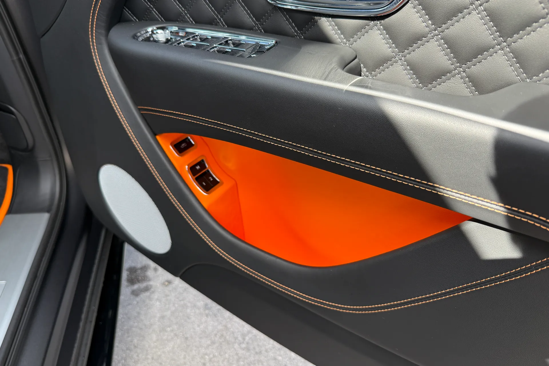 Bentley BENTAYGA thumbnail image number 29