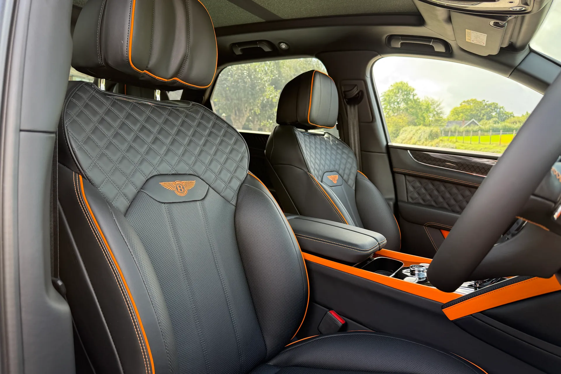 Bentley BENTAYGA thumbnail image number 3