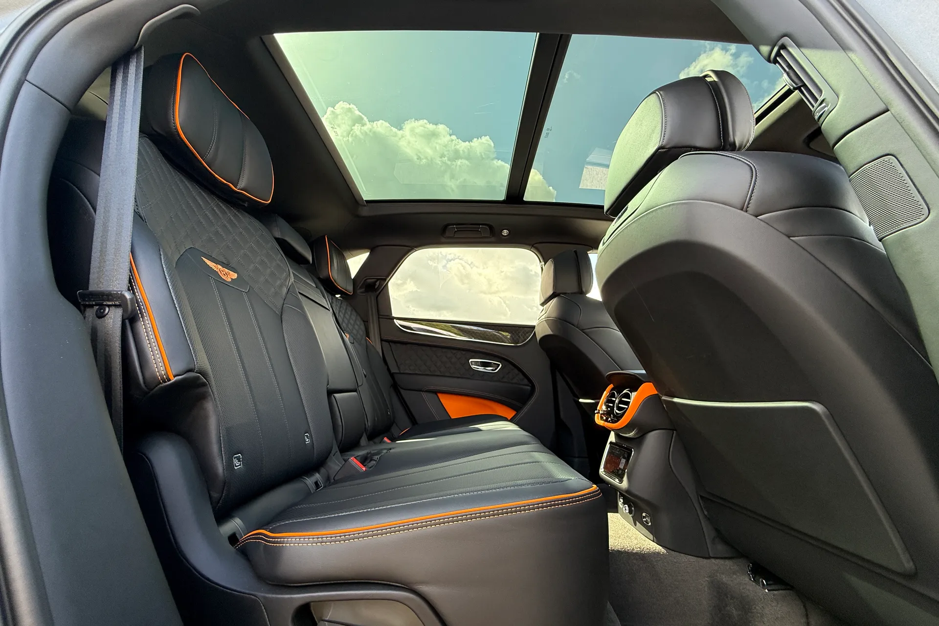 Bentley BENTAYGA thumbnail image number 40