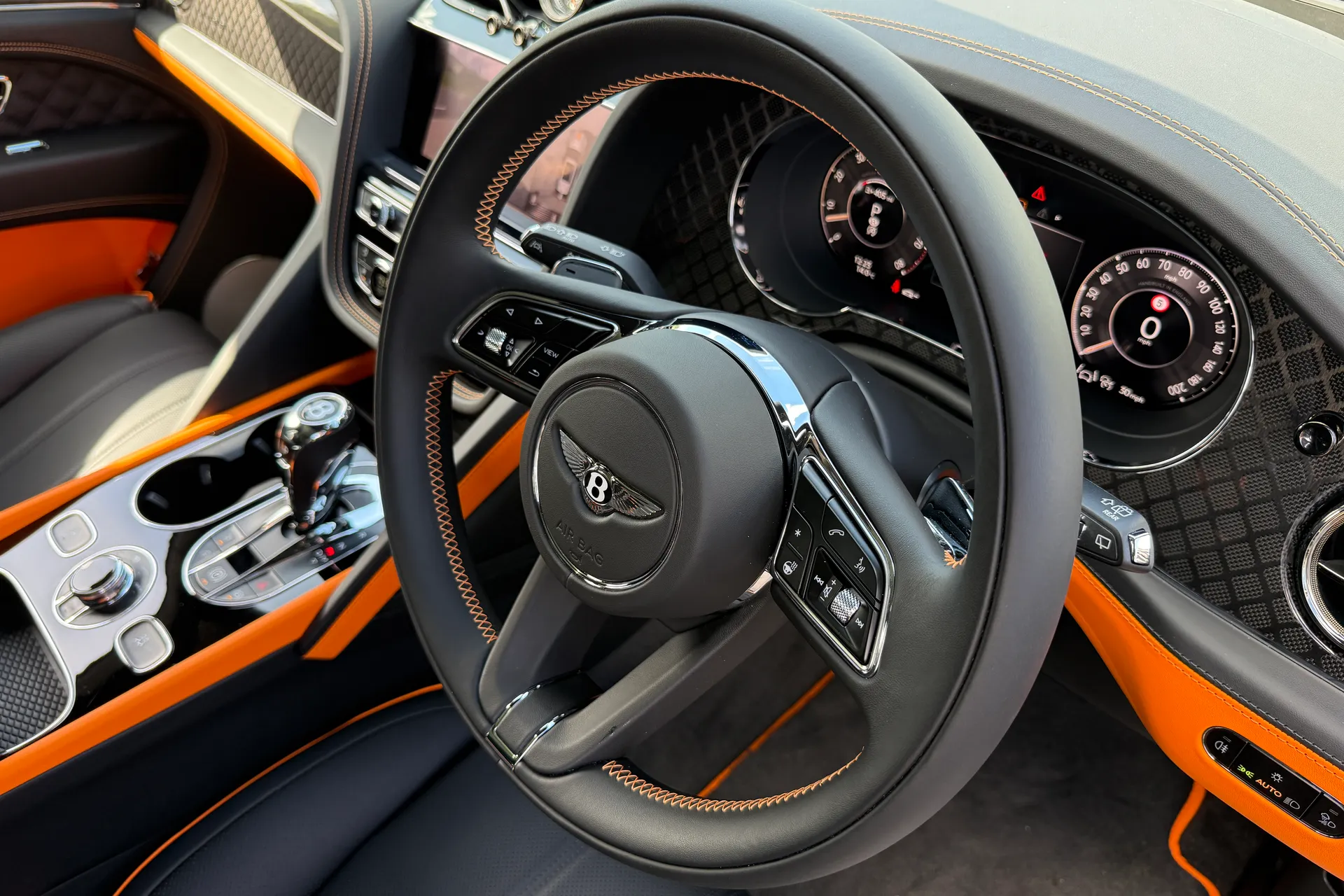 Bentley BENTAYGA thumbnail image number 32