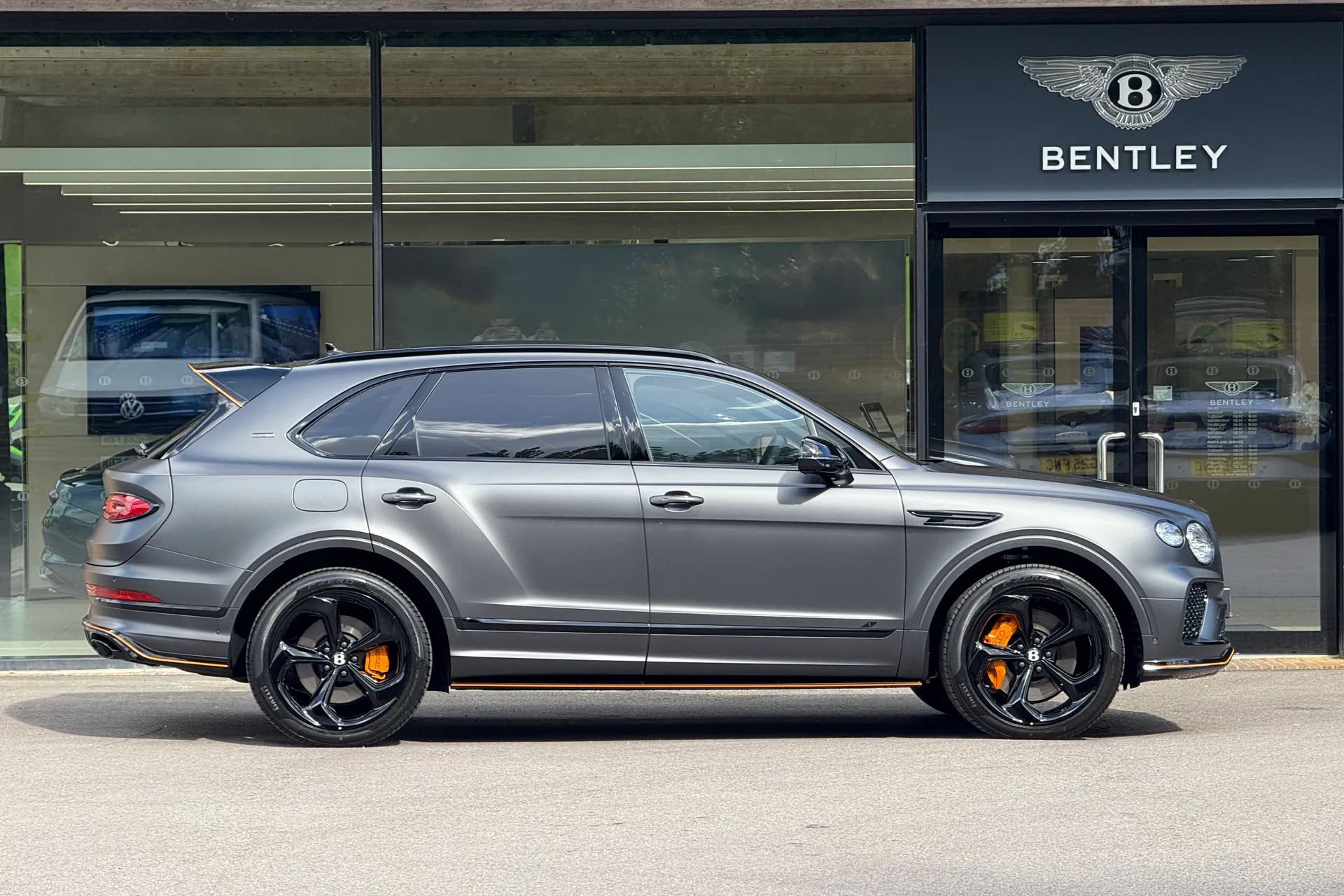 Bentley BENTAYGA thumbnail image number 2
