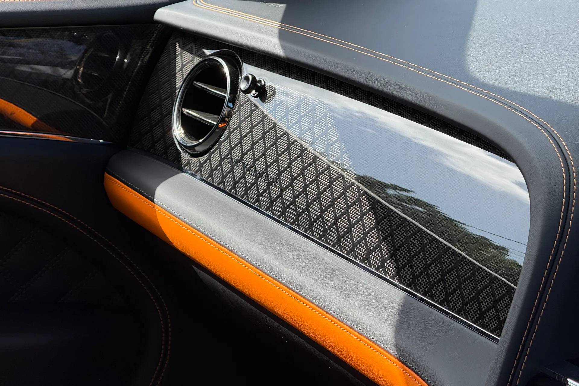 Bentley BENTAYGA thumbnail image number 27