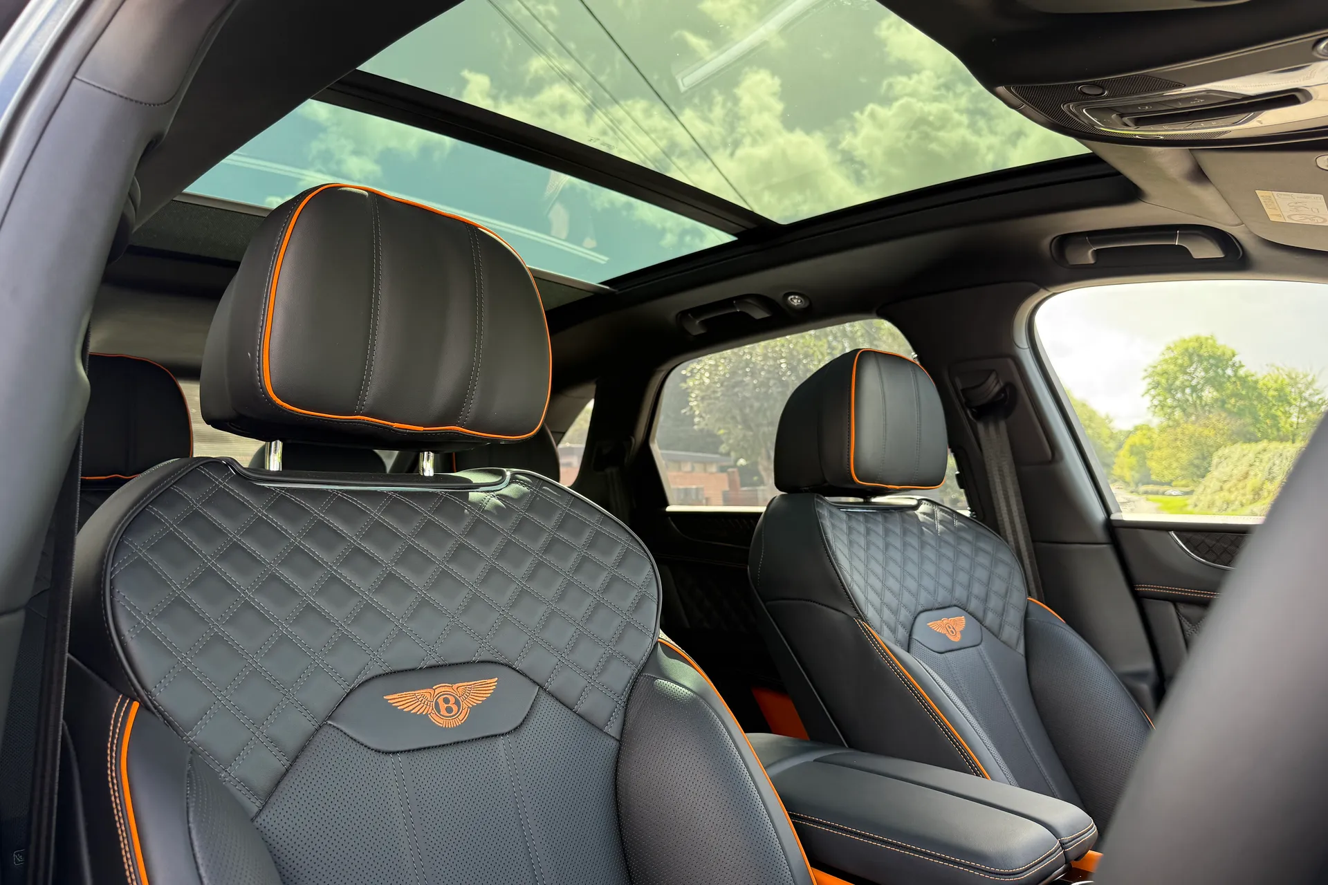 Bentley BENTAYGA thumbnail image number 38