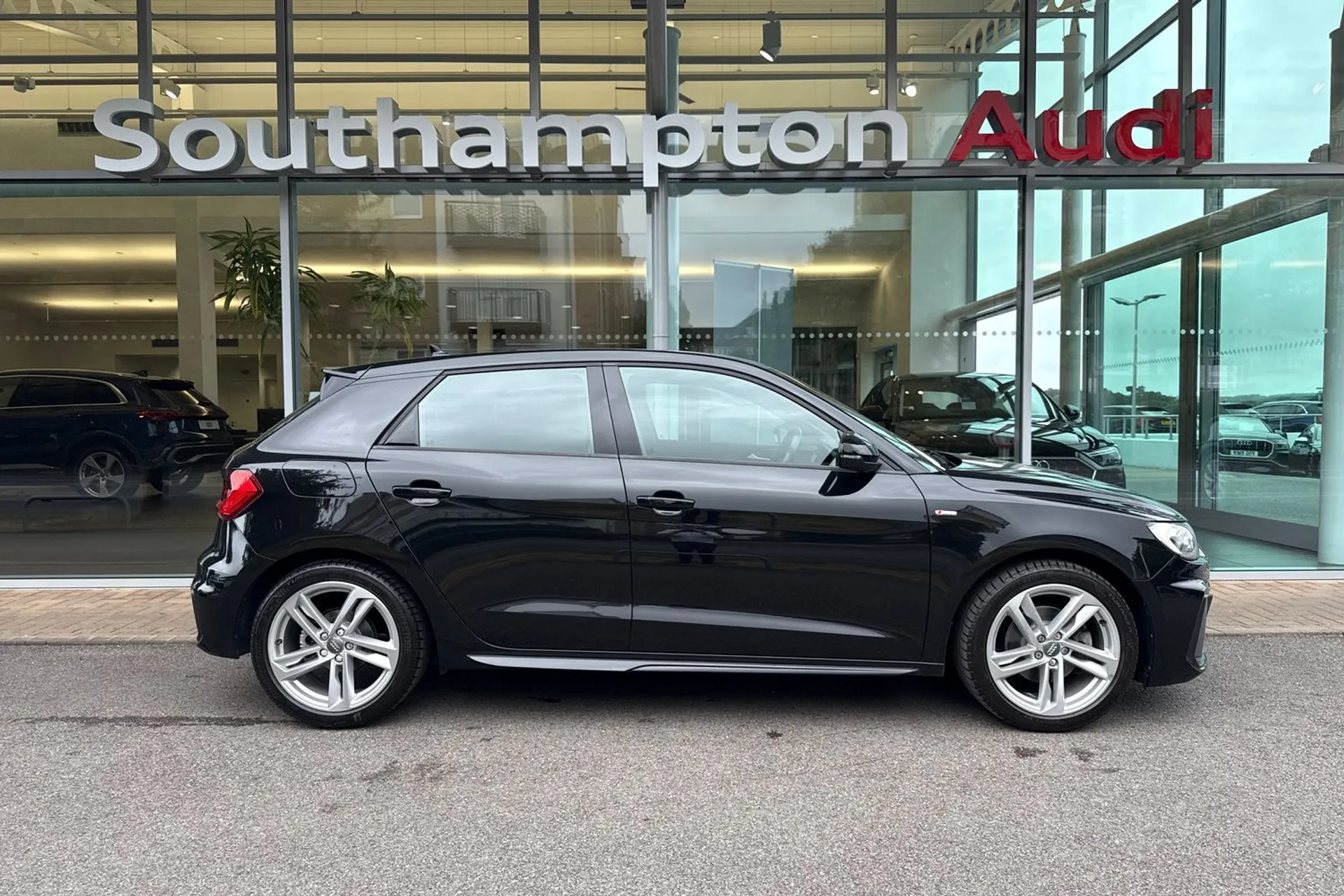 Audi A1 thumbnail image number 2