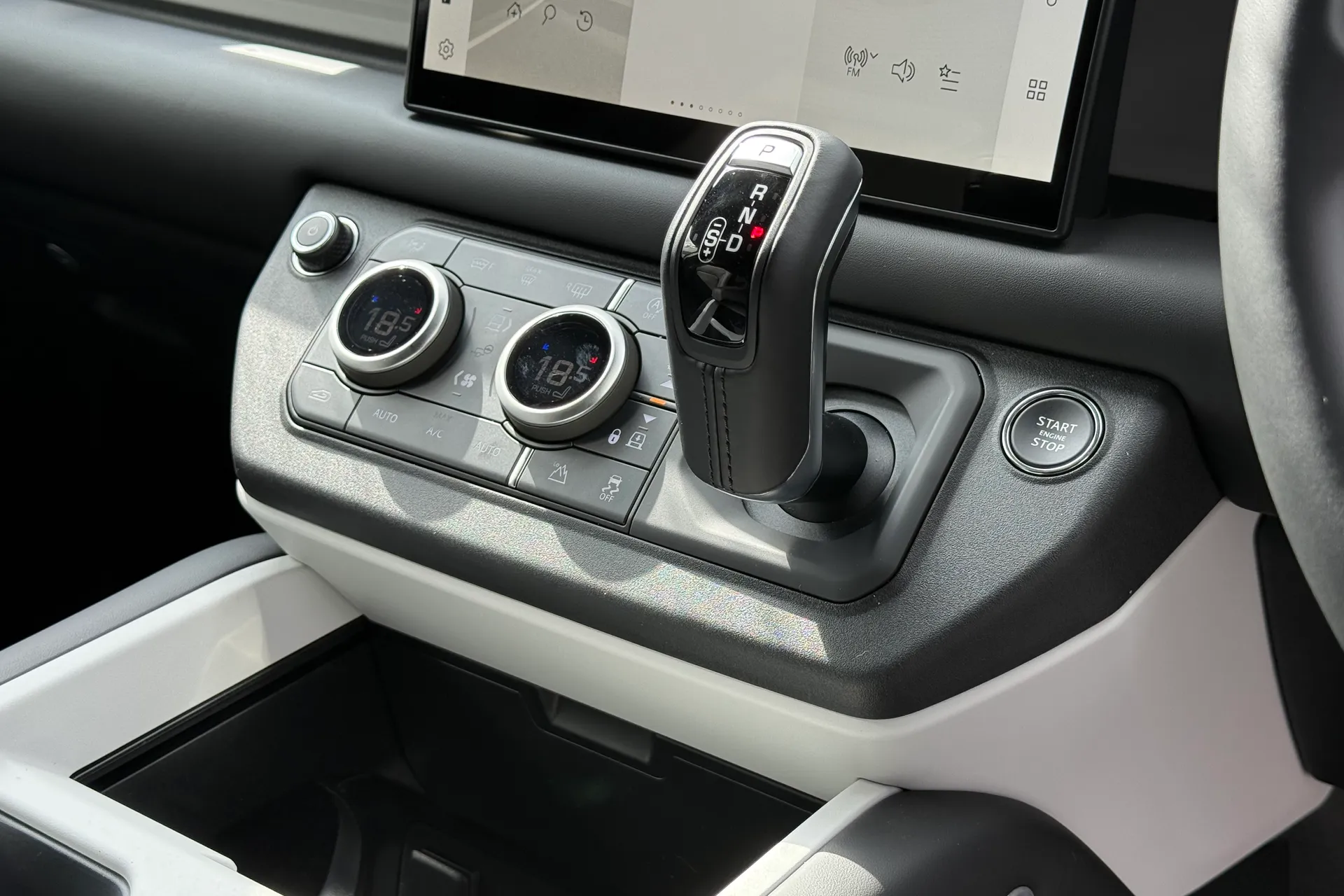 LAND ROVER DEFENDER thumbnail image number 20