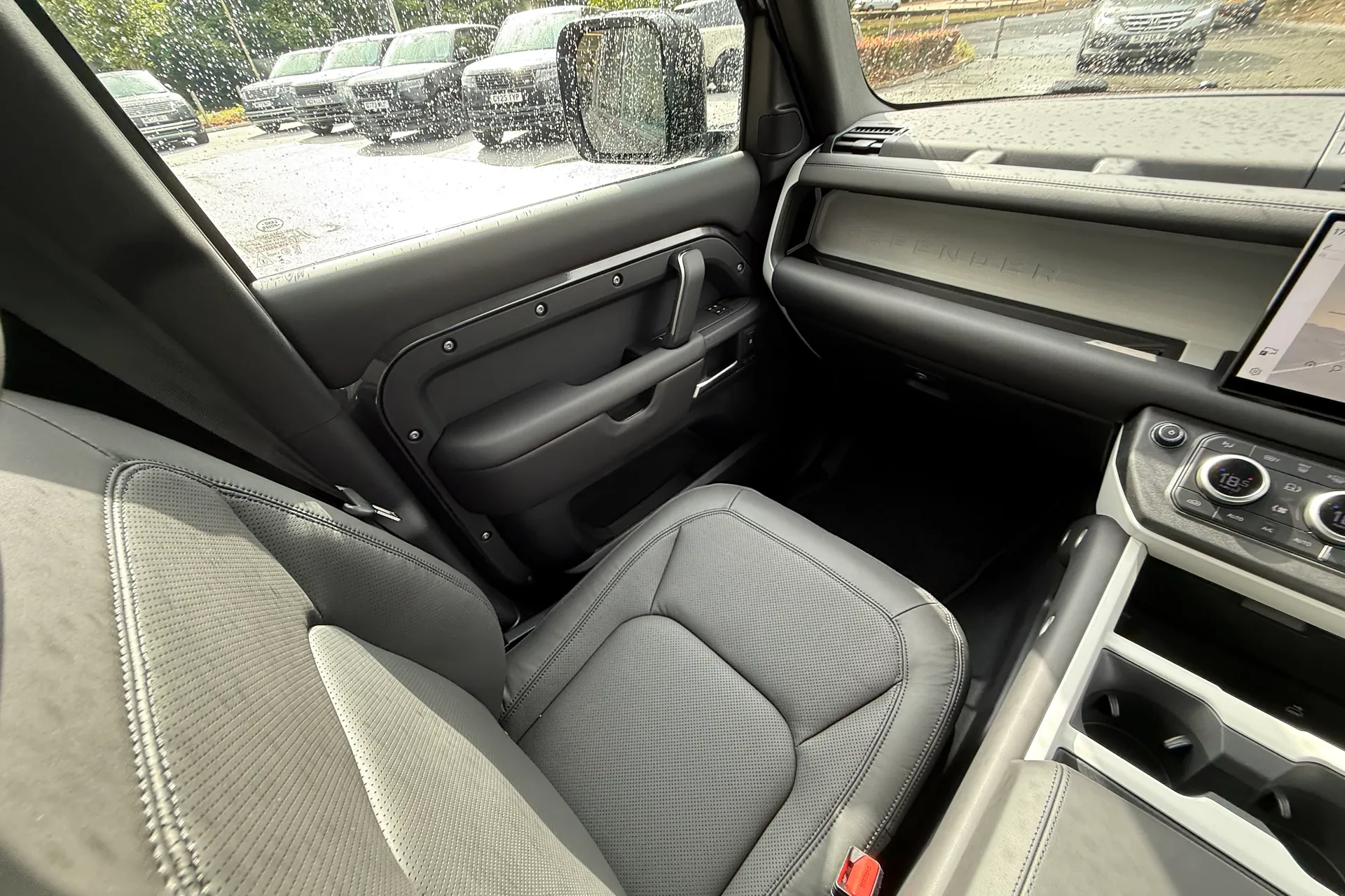 LAND ROVER DEFENDER thumbnail image number 12