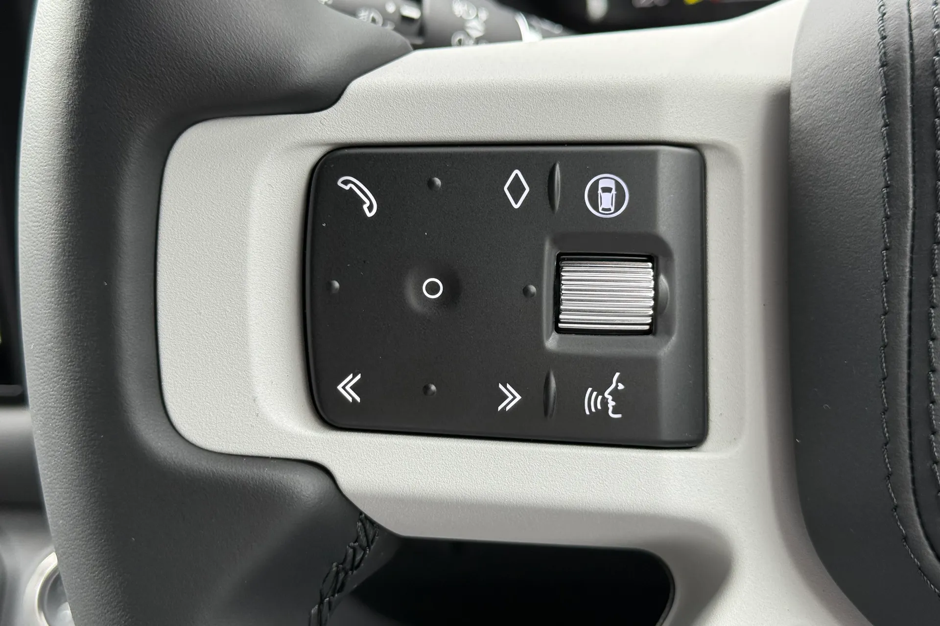 LAND ROVER DEFENDER thumbnail image number 26