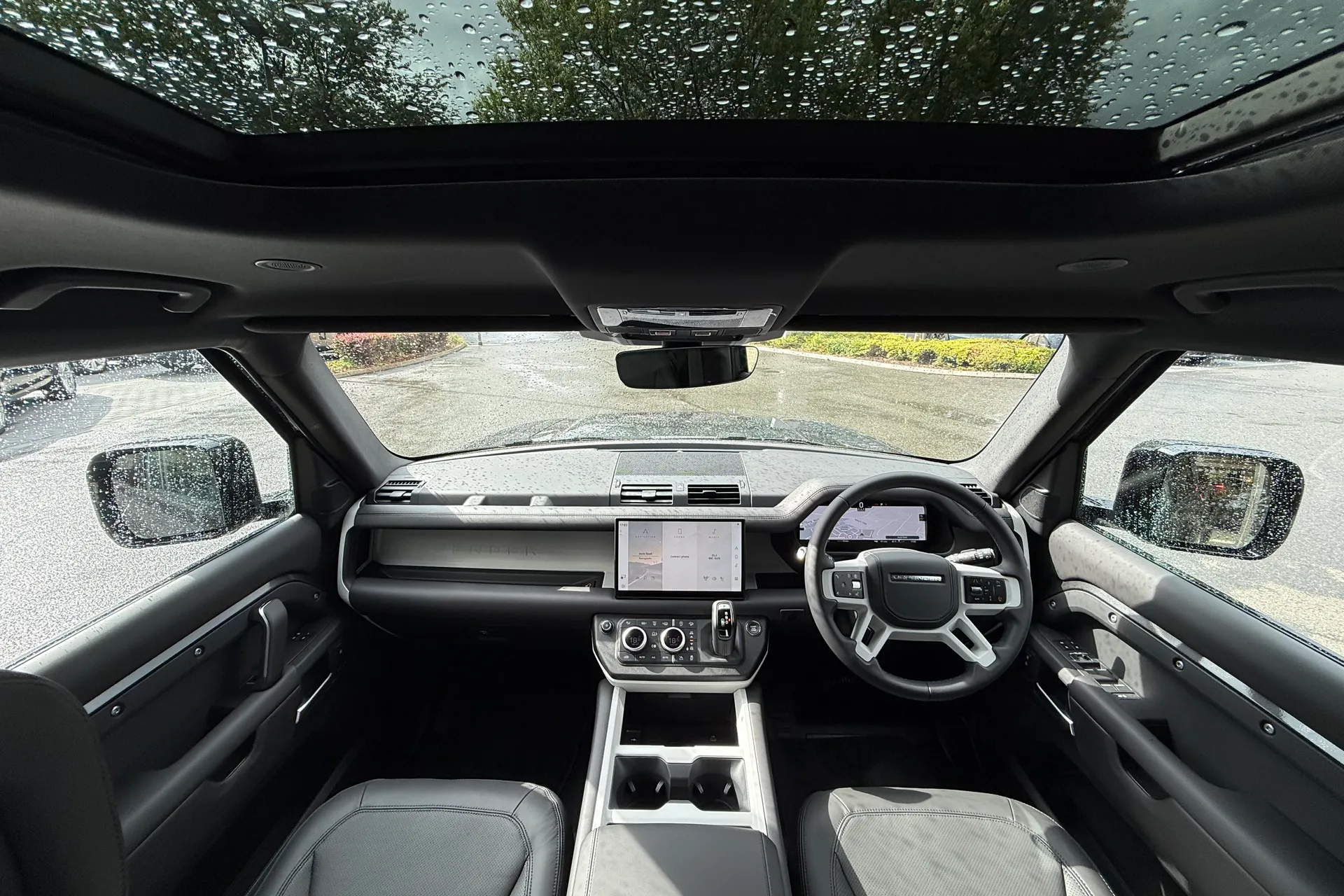 LAND ROVER DEFENDER thumbnail image number 3