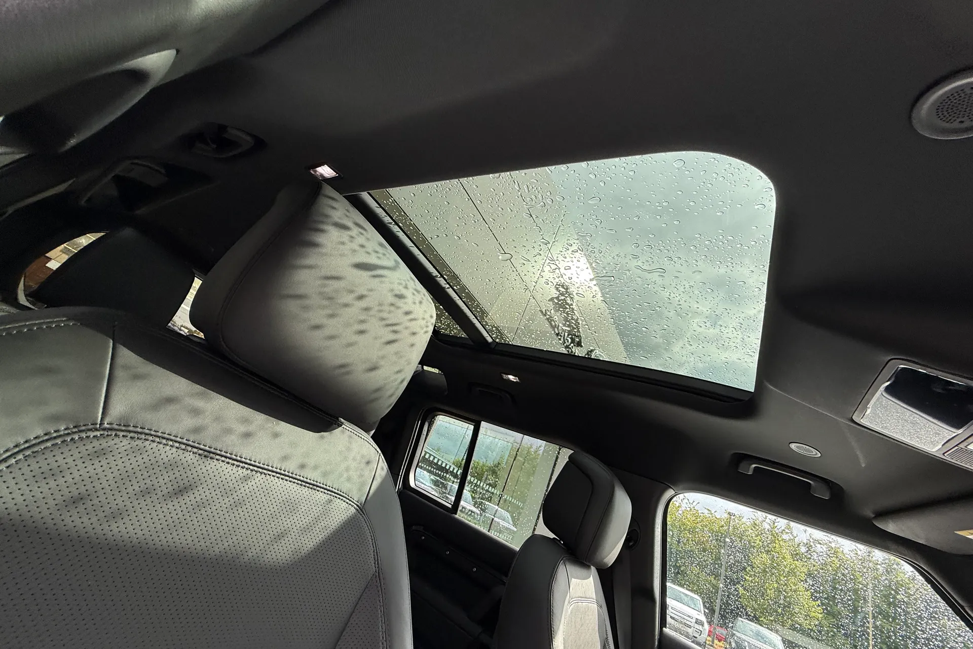 LAND ROVER DEFENDER thumbnail image number 36