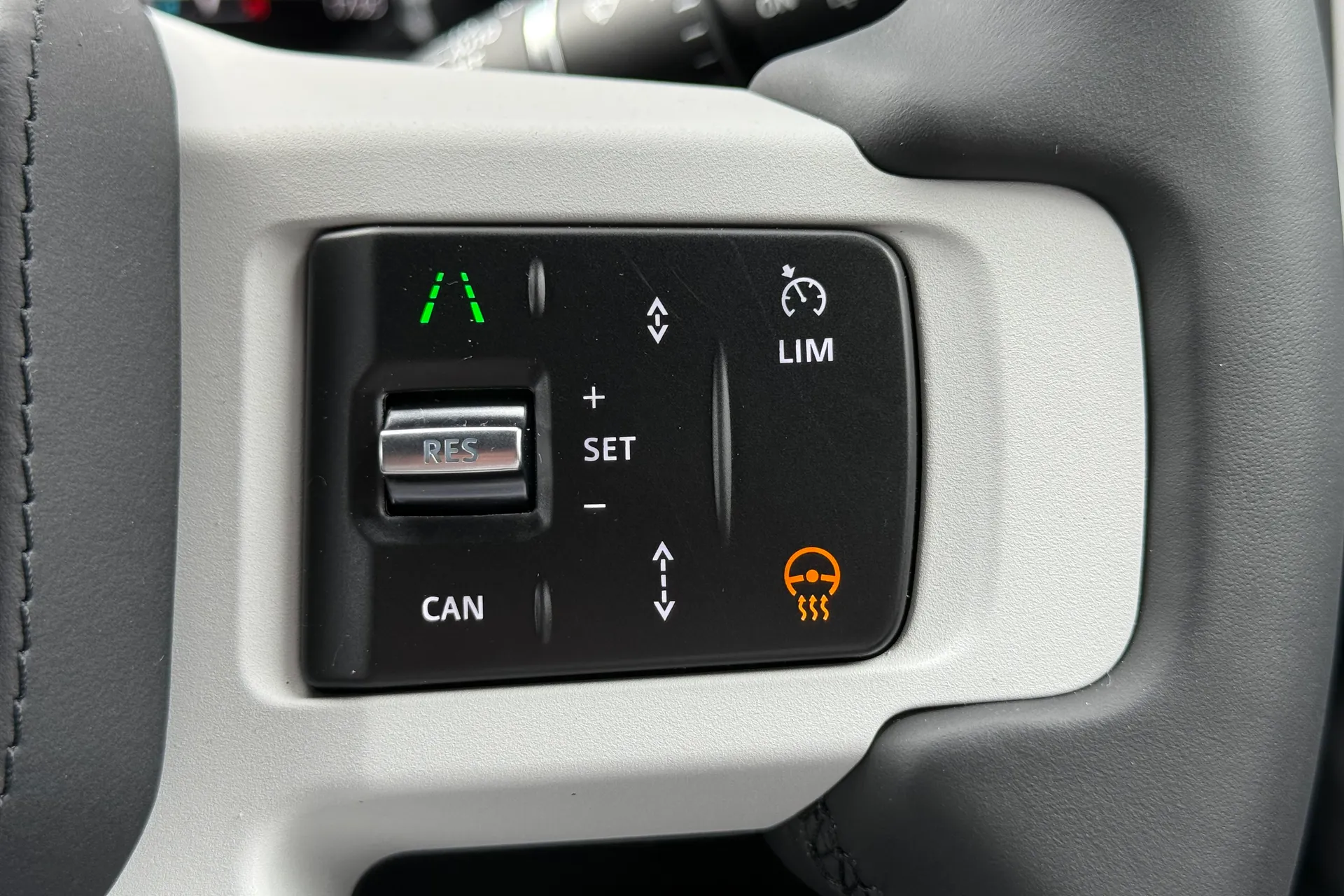 LAND ROVER DEFENDER thumbnail image number 28