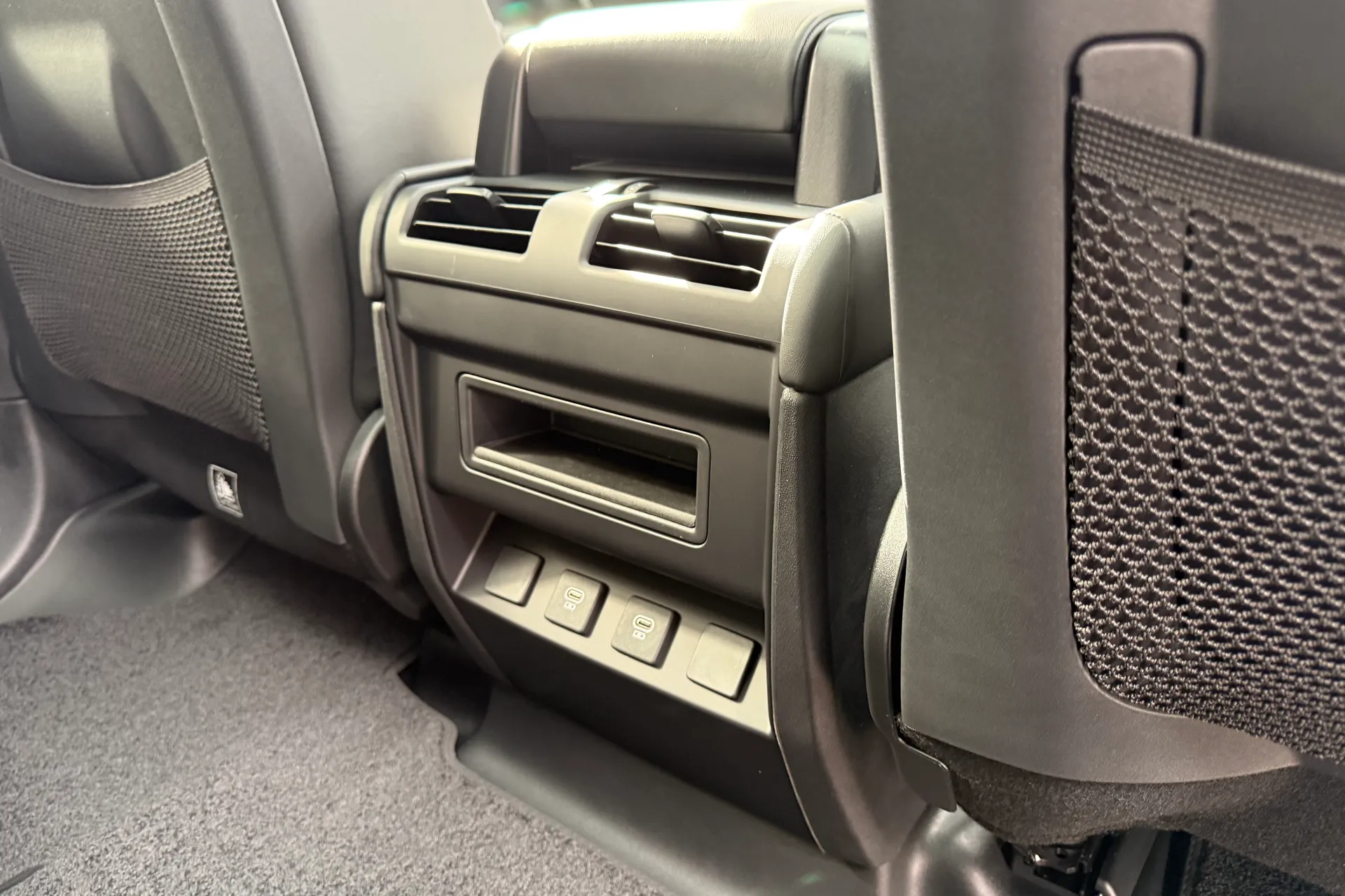 LAND ROVER DEFENDER thumbnail image number 35