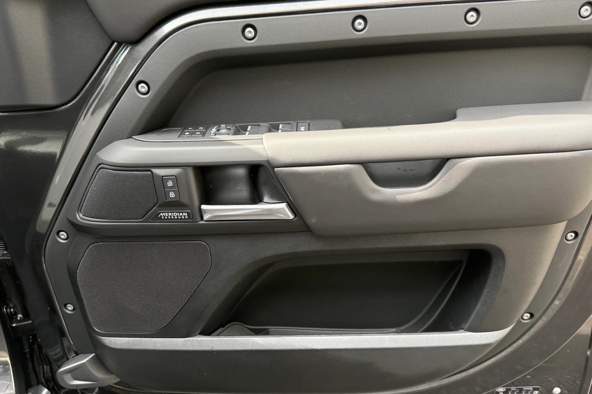 LAND ROVER DEFENDER thumbnail image number 50