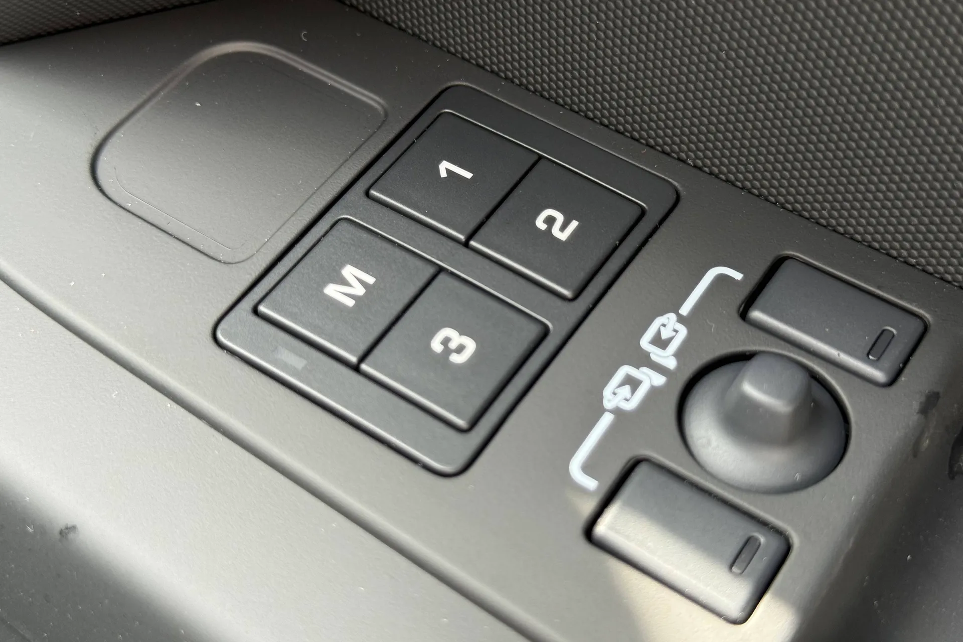 LAND ROVER DEFENDER thumbnail image number 51