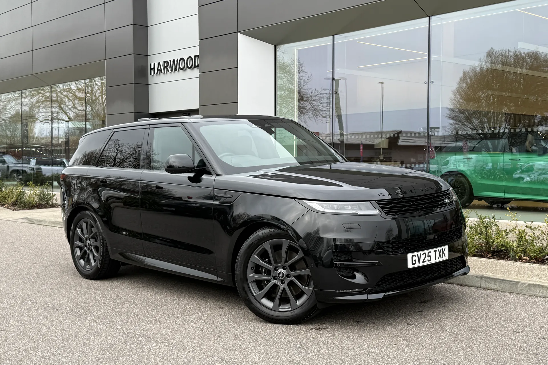 LAND ROVER RANGE ROVER SPORT focused image