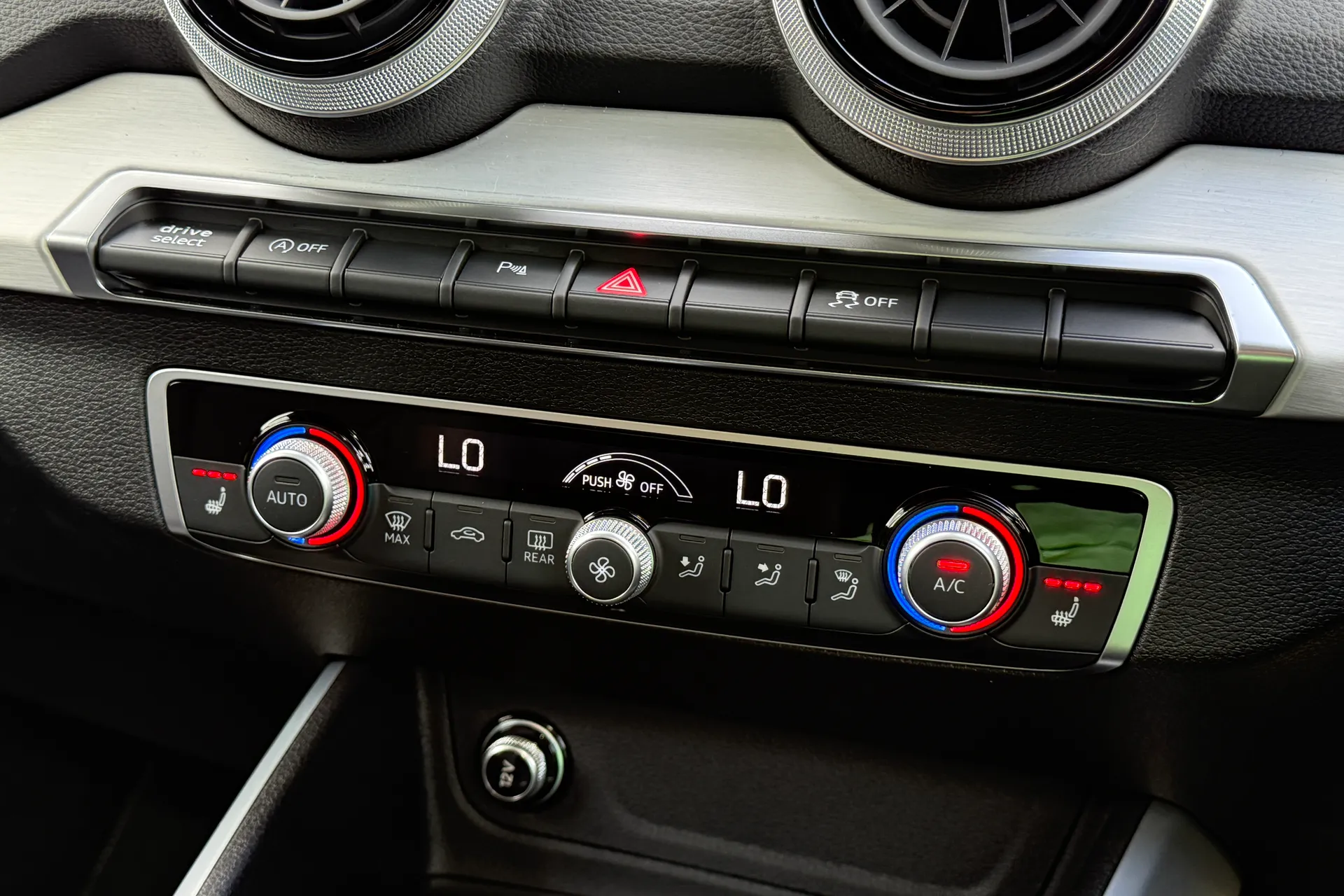 Audi Q2 thumbnail image number 14