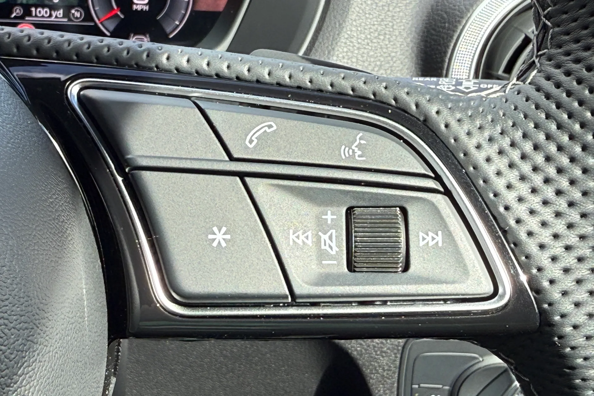 Audi Q2 thumbnail image number 23