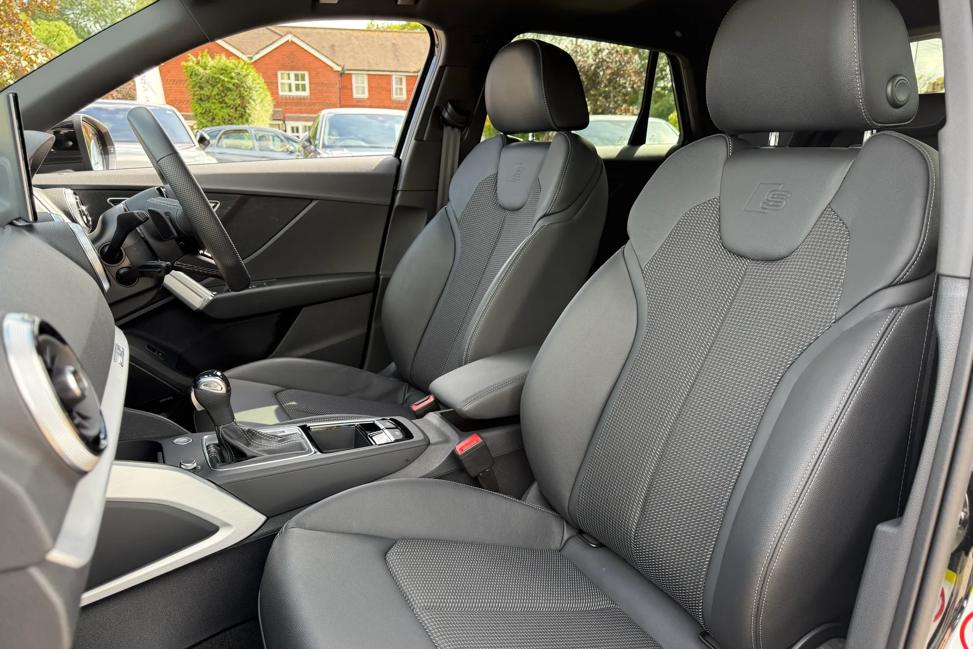 Audi Q2 thumbnail image number 31