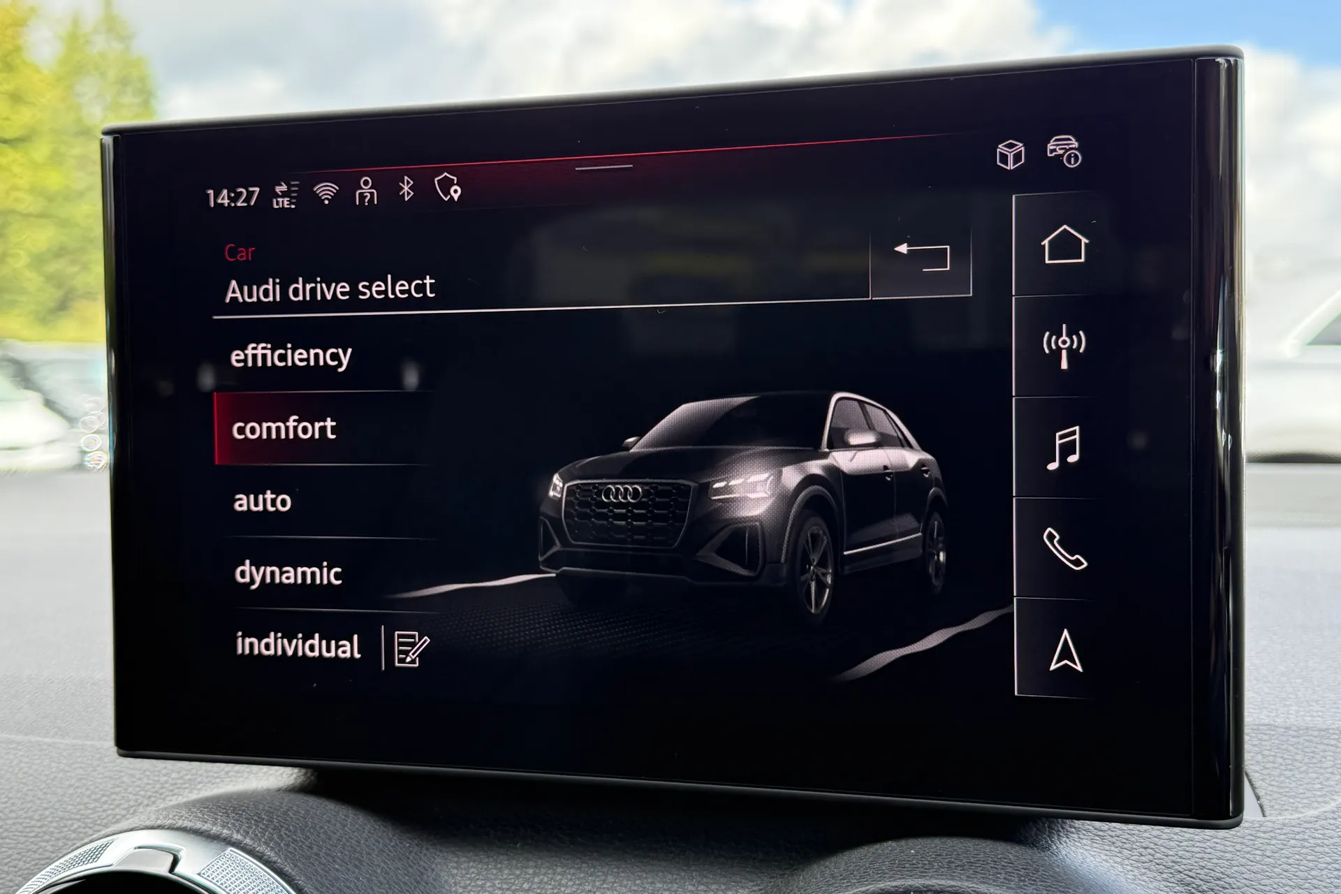 Audi Q2 thumbnail image number 9