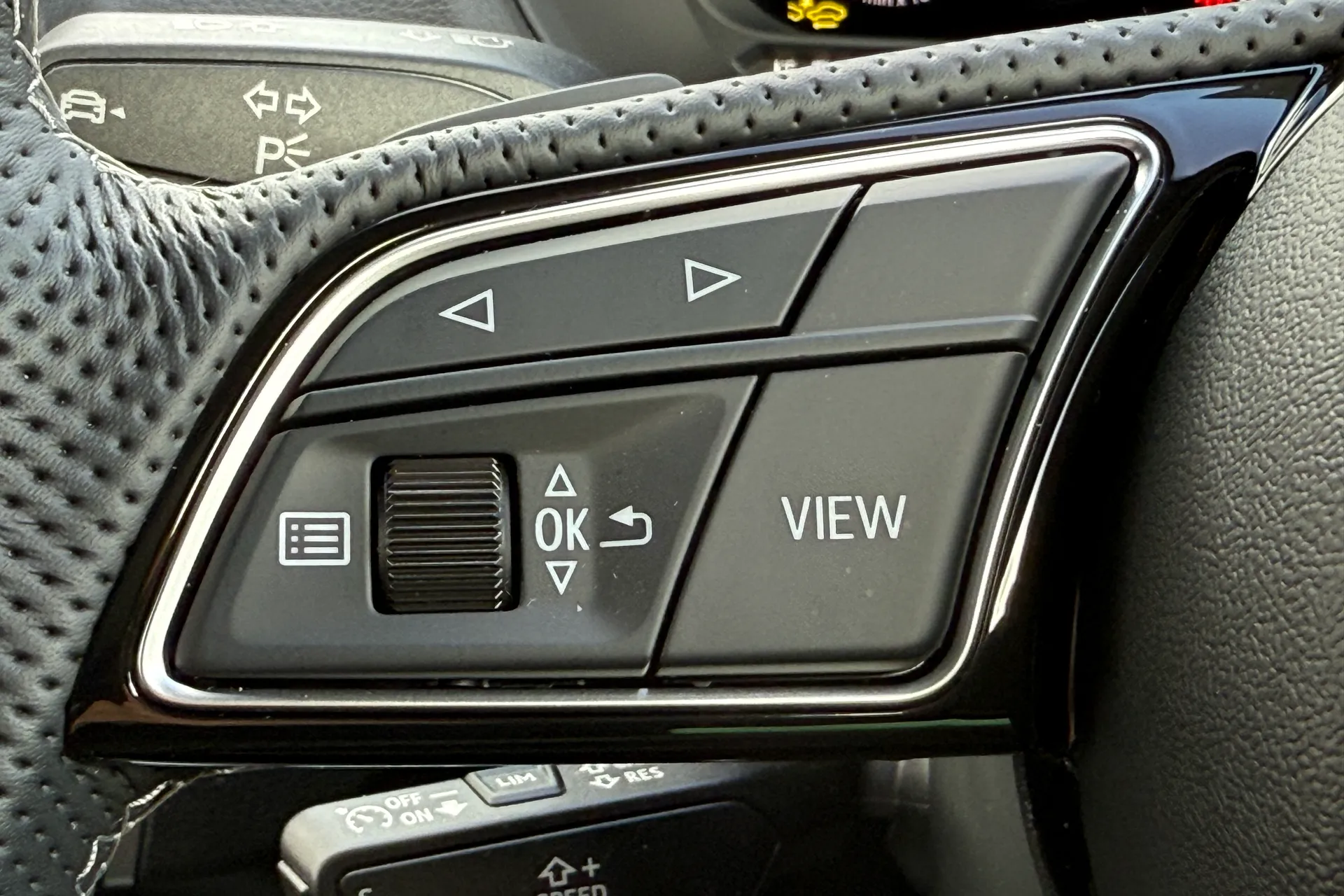 Audi Q2 thumbnail image number 22