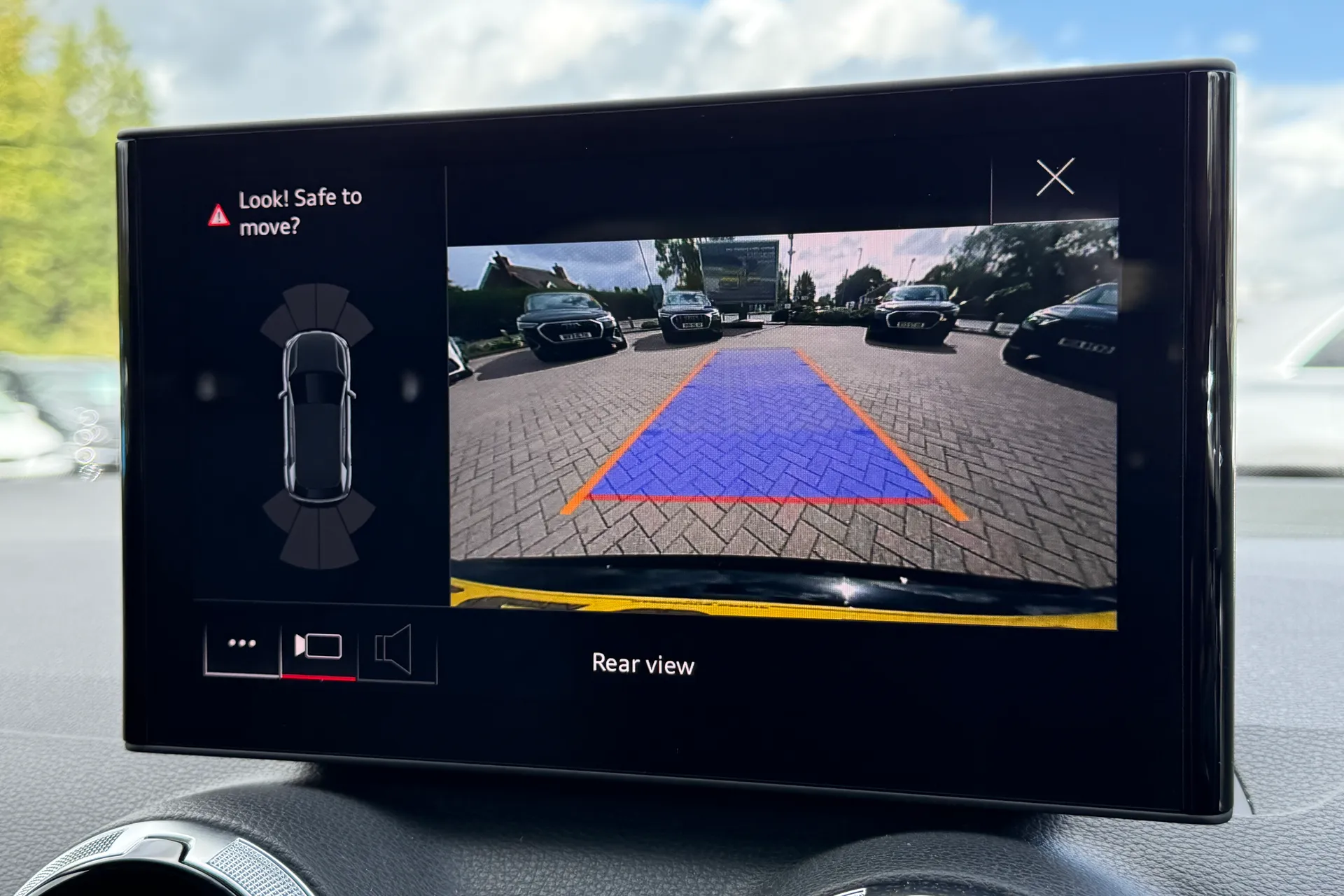 Audi Q2 thumbnail image number 4