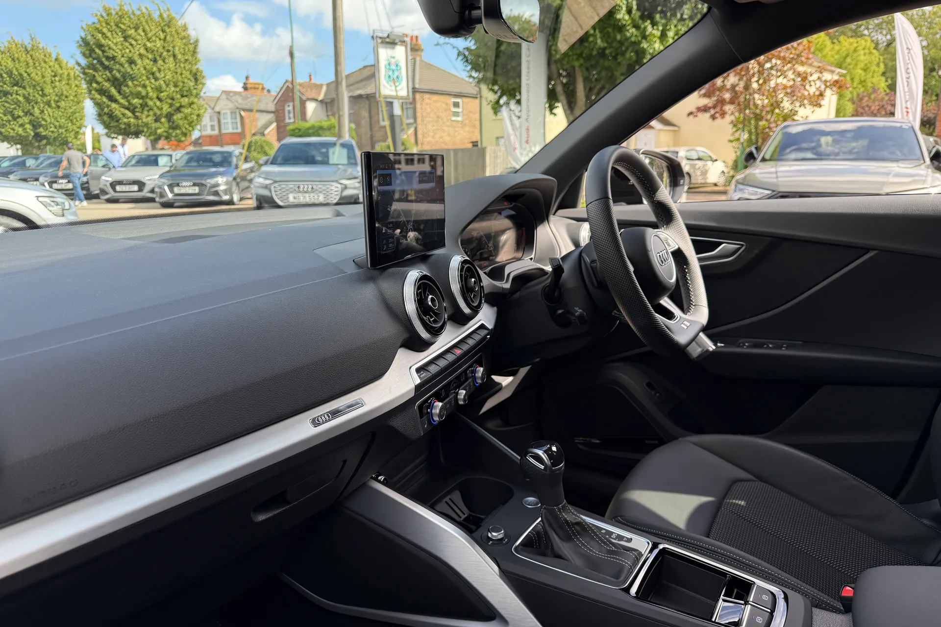 Audi Q2 thumbnail image number 30