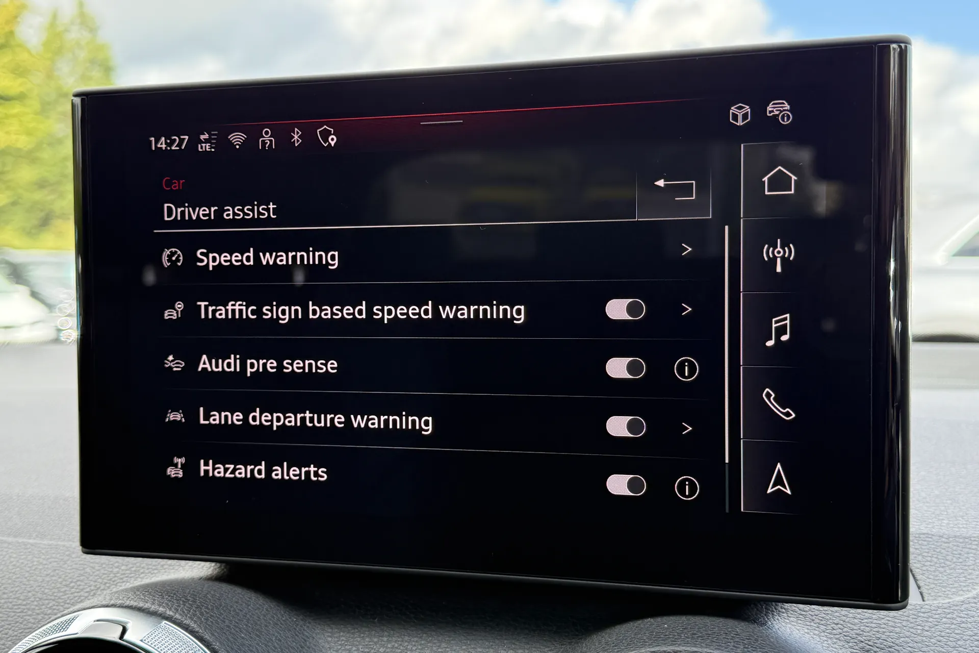 Audi Q2 thumbnail image number 10