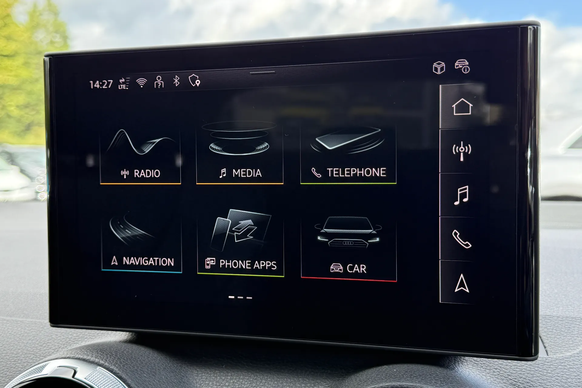 Audi Q2 thumbnail image number 12