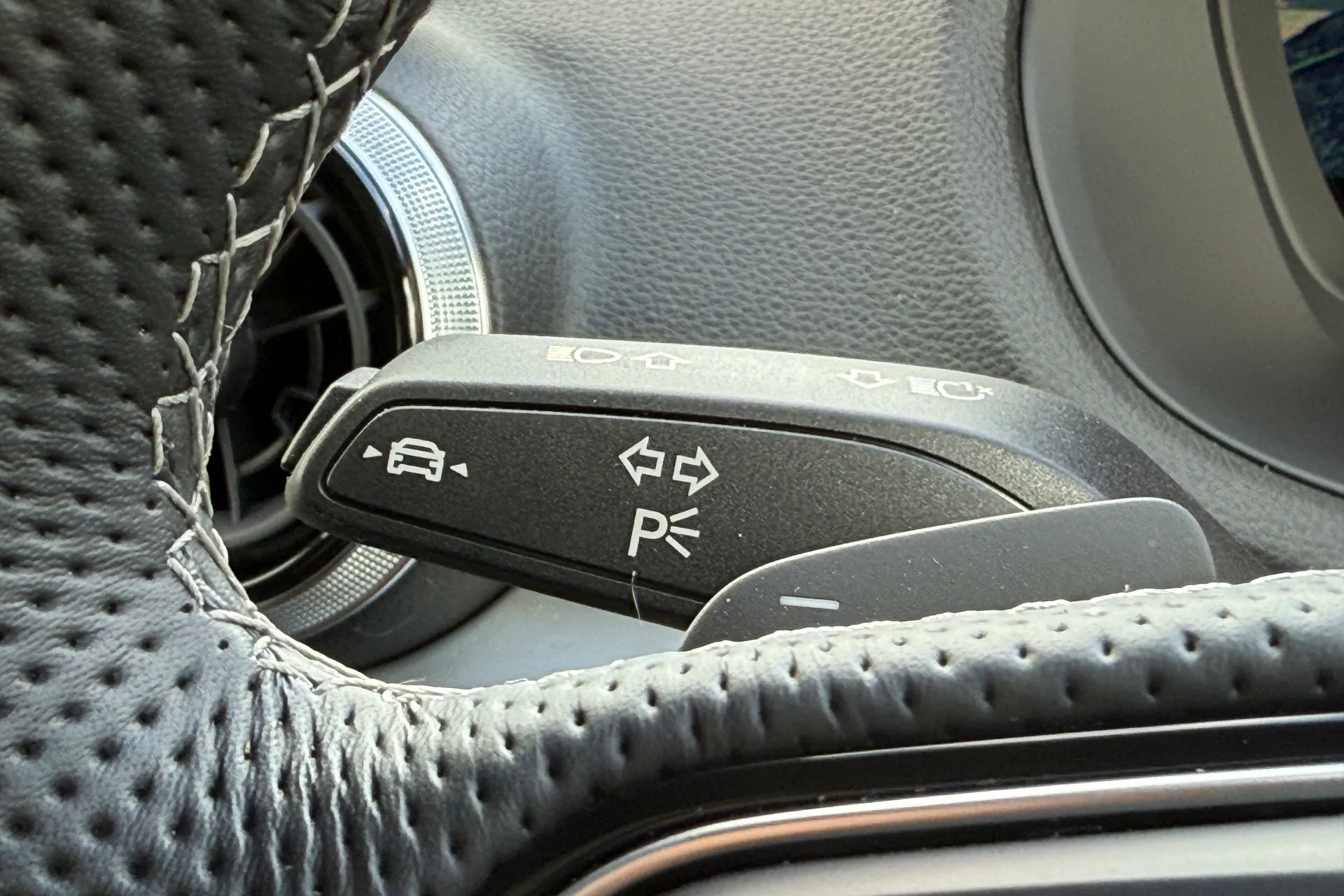 Audi Q2 thumbnail image number 19