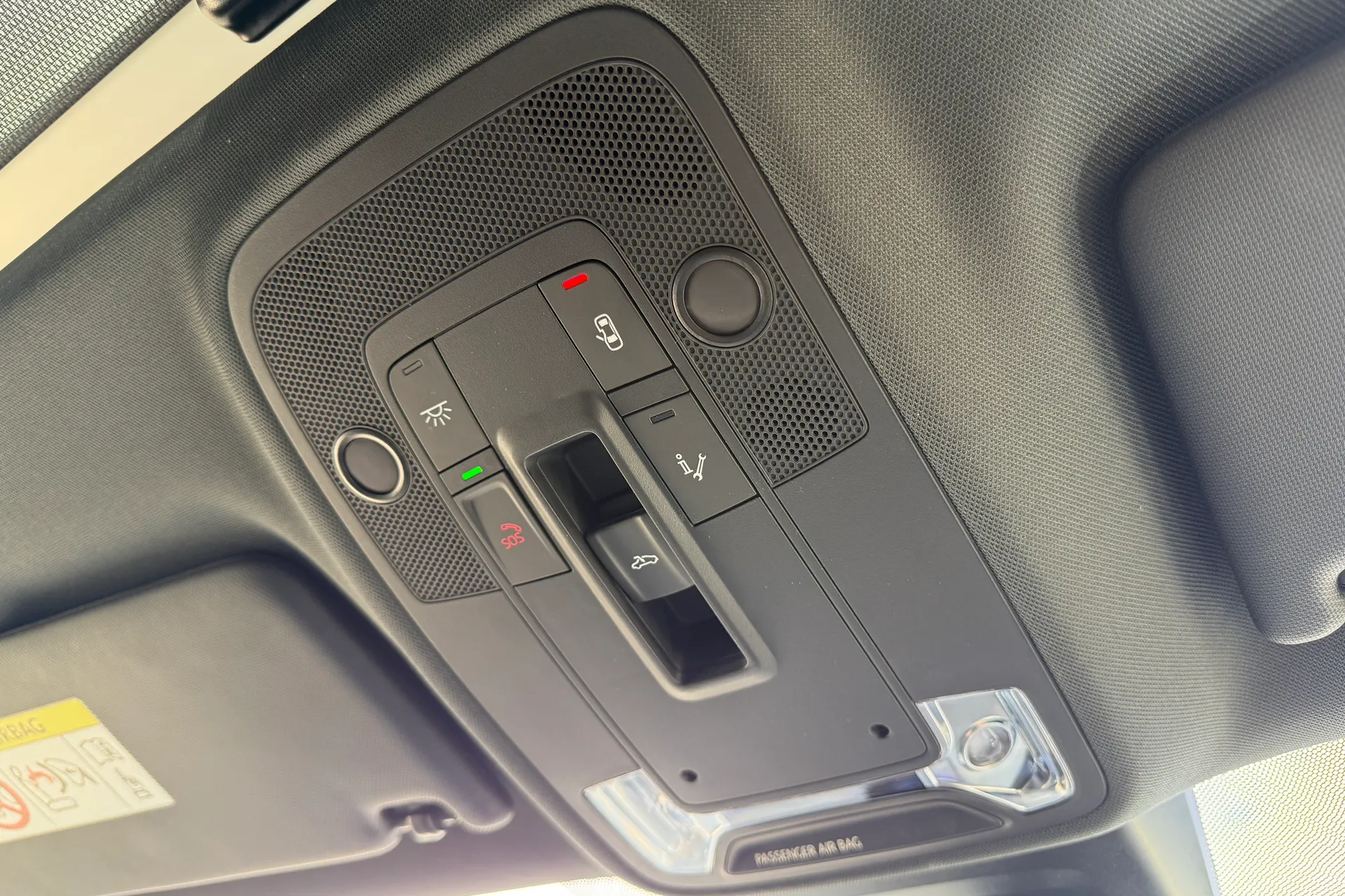 Audi Q2 thumbnail image number 21