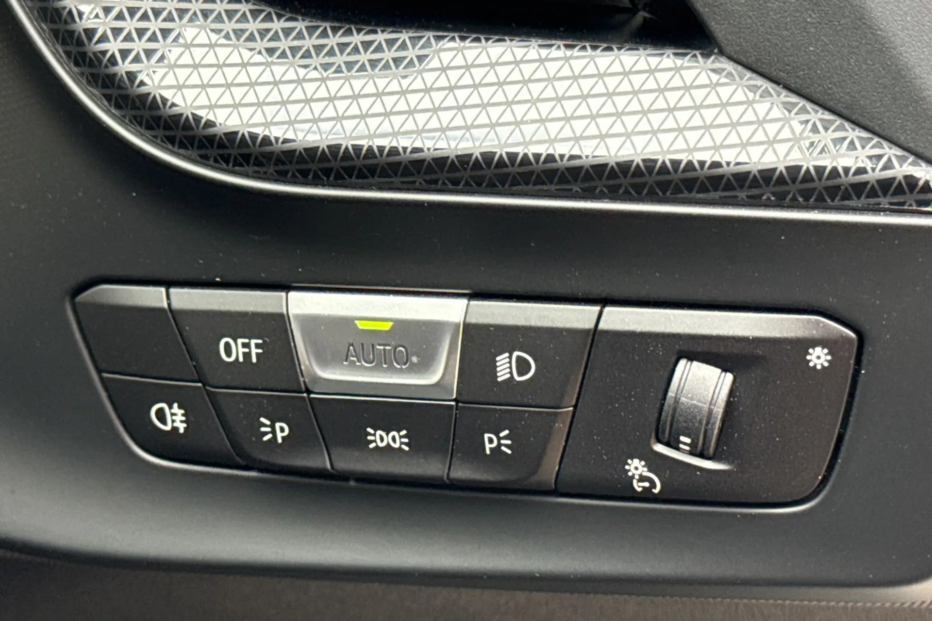 BMW 1 SERIES thumbnail image number 46