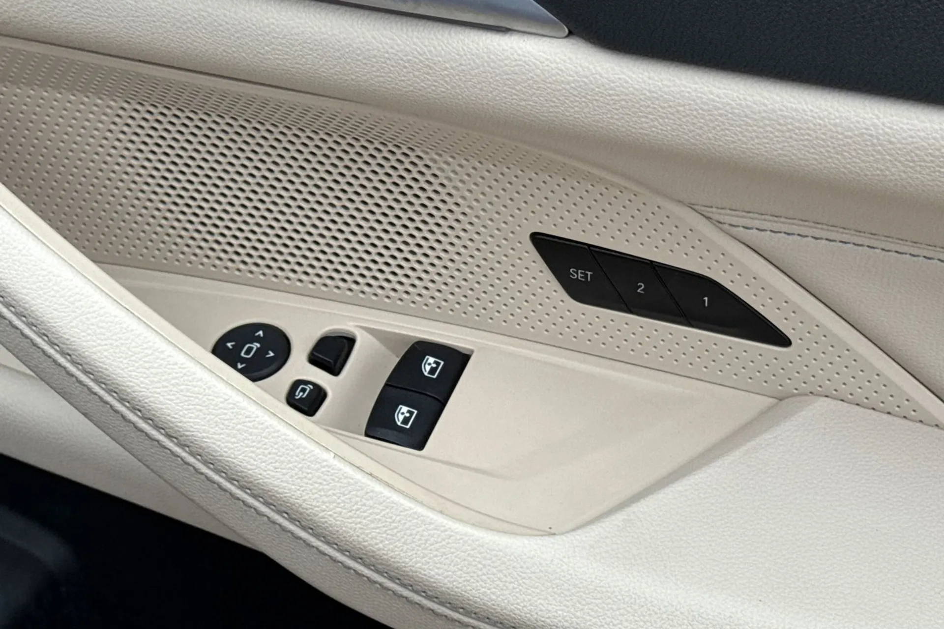 BMW 4 SERIES thumbnail image number 47