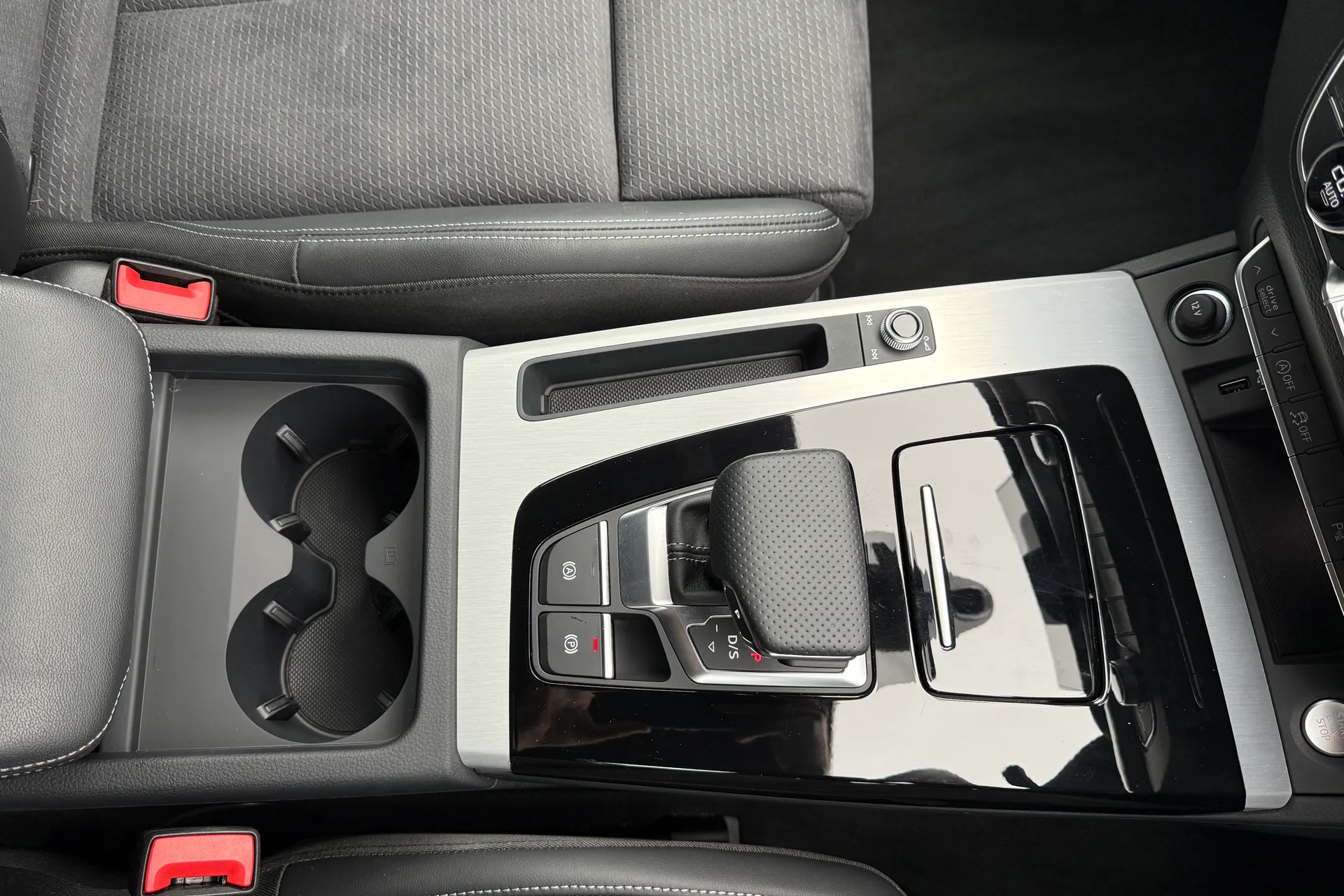Audi Q5 thumbnail image number 24