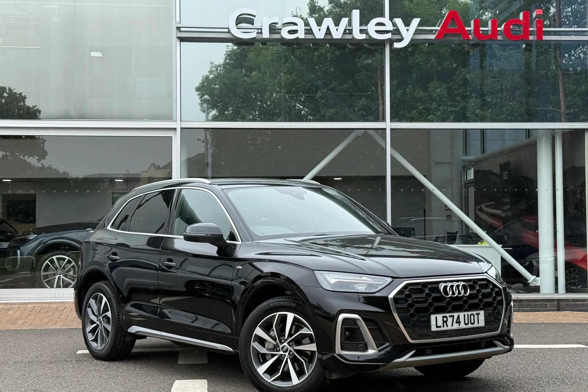 Audi Q5 focused image