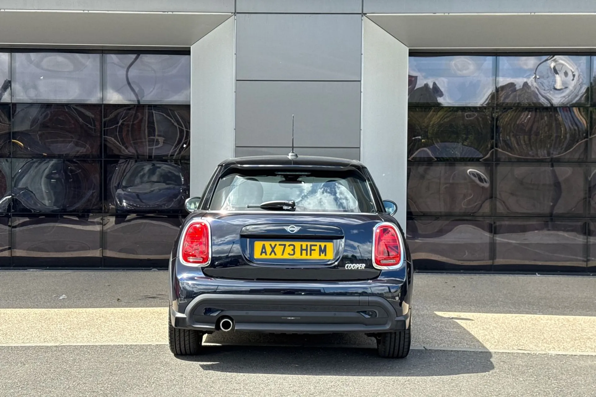 MINI COOPER EXCLUSIVE AUTO thumbnail image number 9