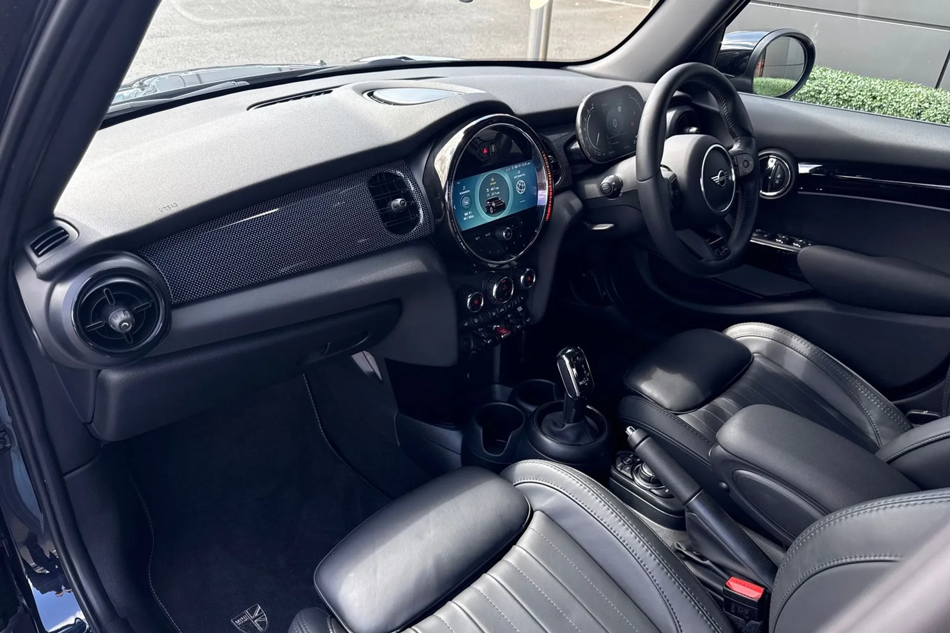 MINI COOPER EXCLUSIVE AUTO thumbnail image number 33