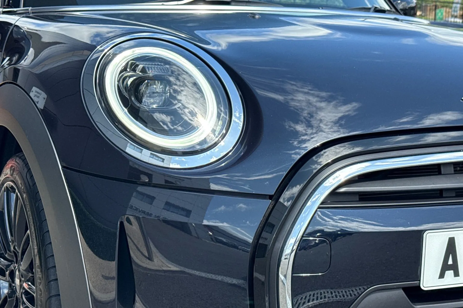 MINI COOPER EXCLUSIVE AUTO thumbnail image number 24