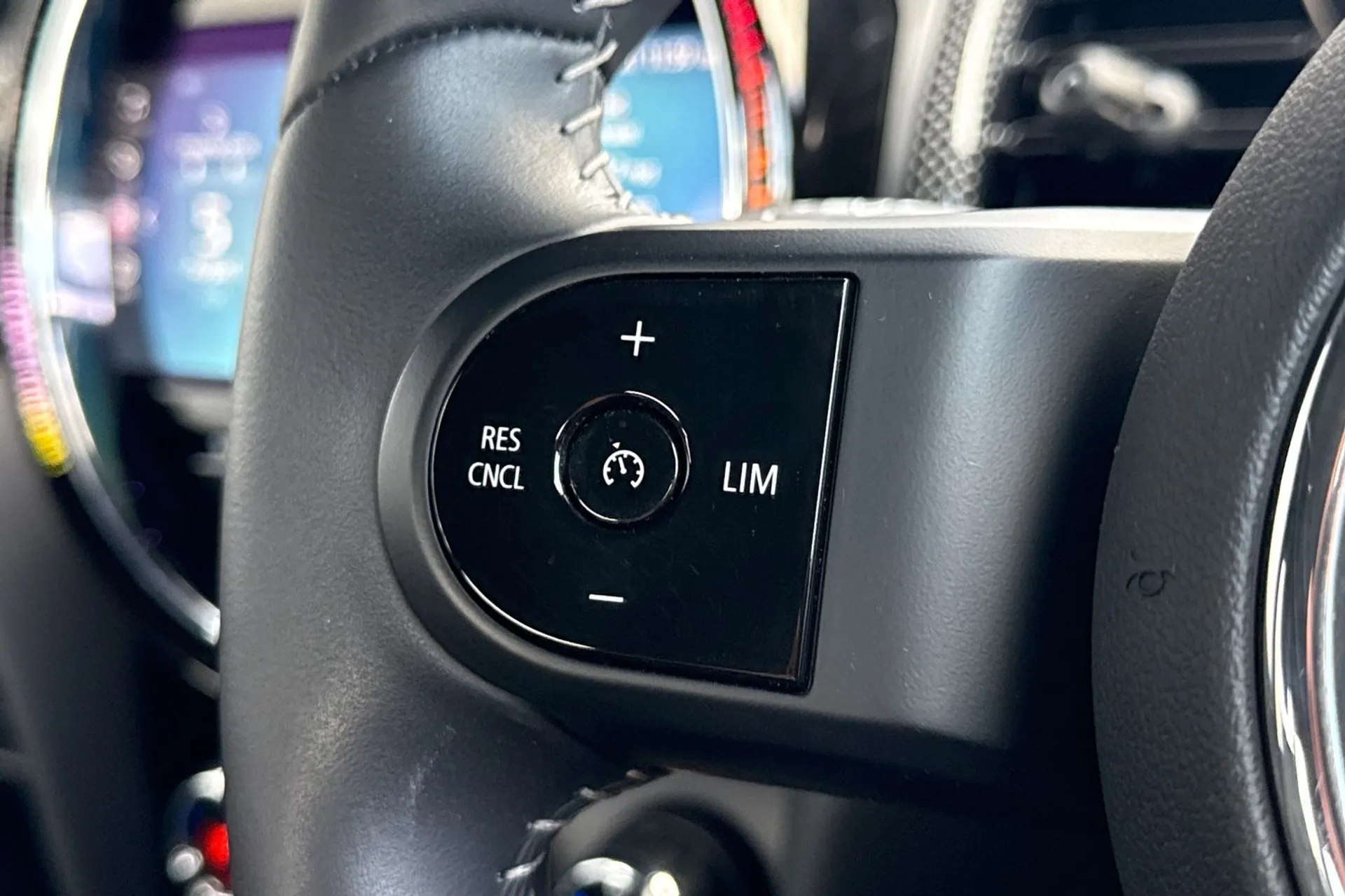 MINI COOPER EXCLUSIVE AUTO thumbnail image number 41