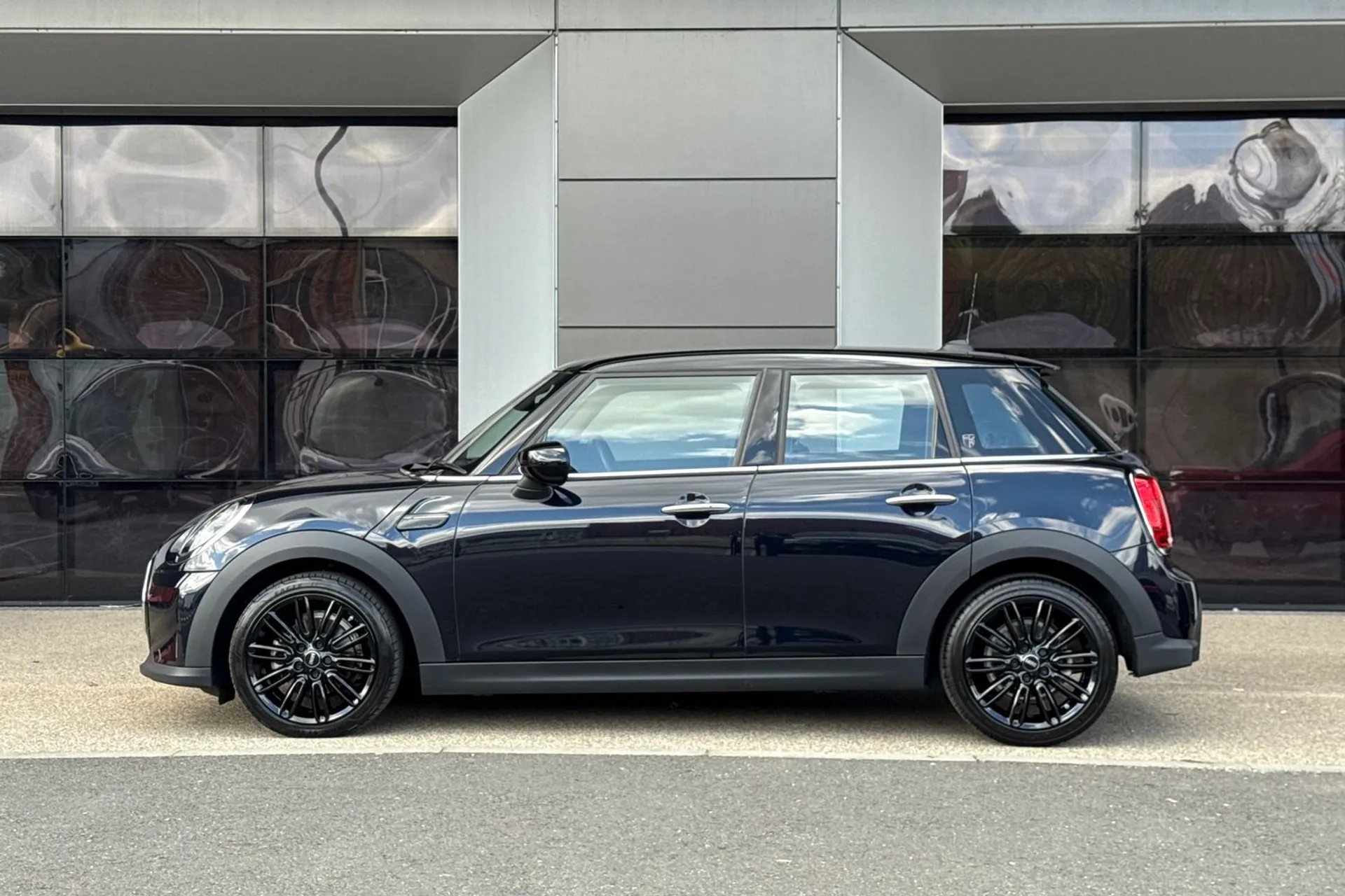 MINI COOPER EXCLUSIVE AUTO thumbnail image number 12