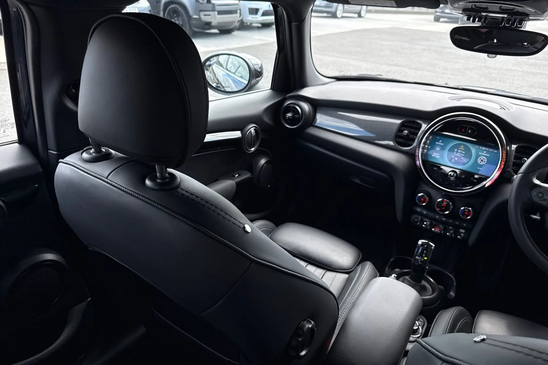 MINI COOPER EXCLUSIVE AUTO thumbnail image number 37