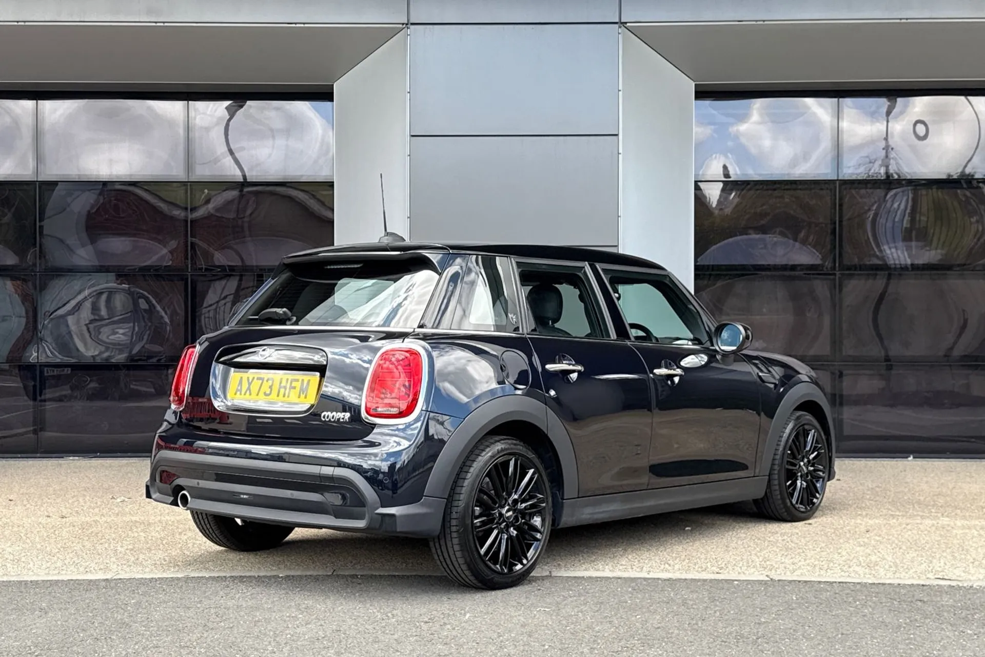 MINI COOPER EXCLUSIVE AUTO thumbnail image number 8